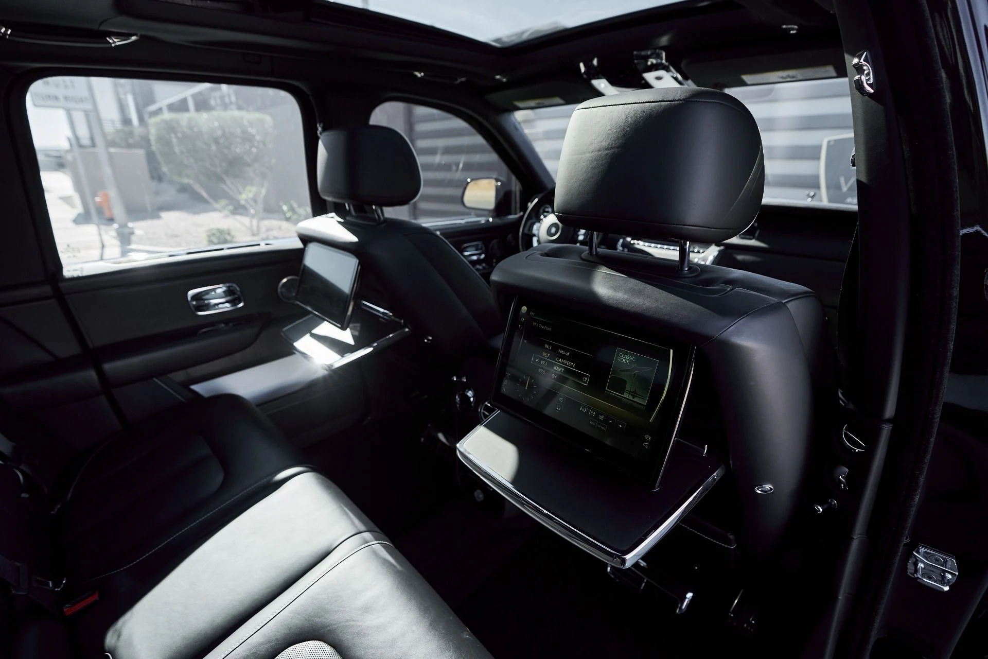 mph042_1524962931_Used_2019_Rolls_Royce_Cullinan_Base_1764382711_1b029cc9f2