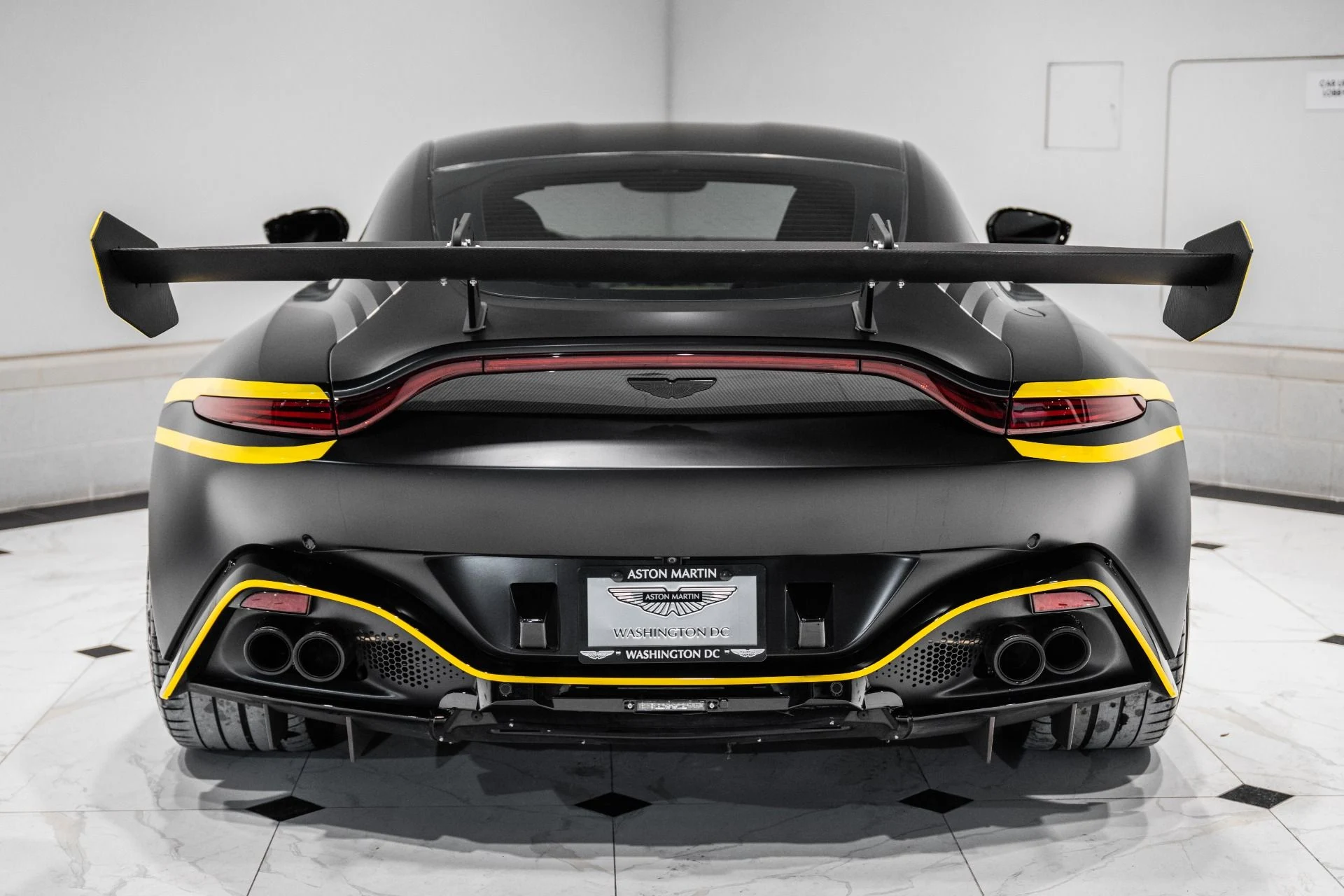 mph042_1557111359_Used_2019_Aston_Martin_Vantage_1765989078_9c8cddb91a