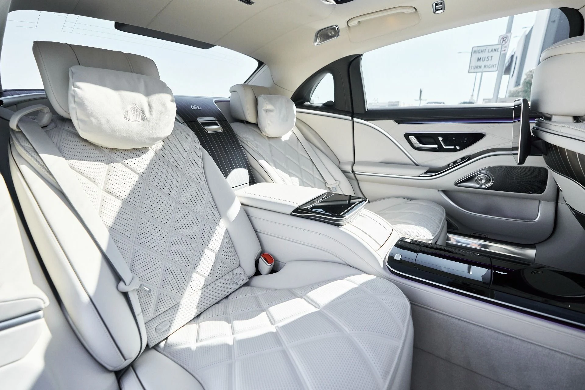 mph042_157134795_Used_2025_Mercedes_Benz_S_Class_Maybach_S_680_1761611105_7d555356f7