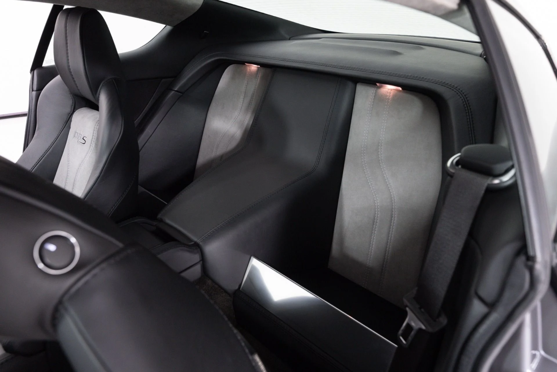 mph042_1572452105_Used_2009_Aston_Martin_DBS_V12_Manual_1782515507_239b9655e1