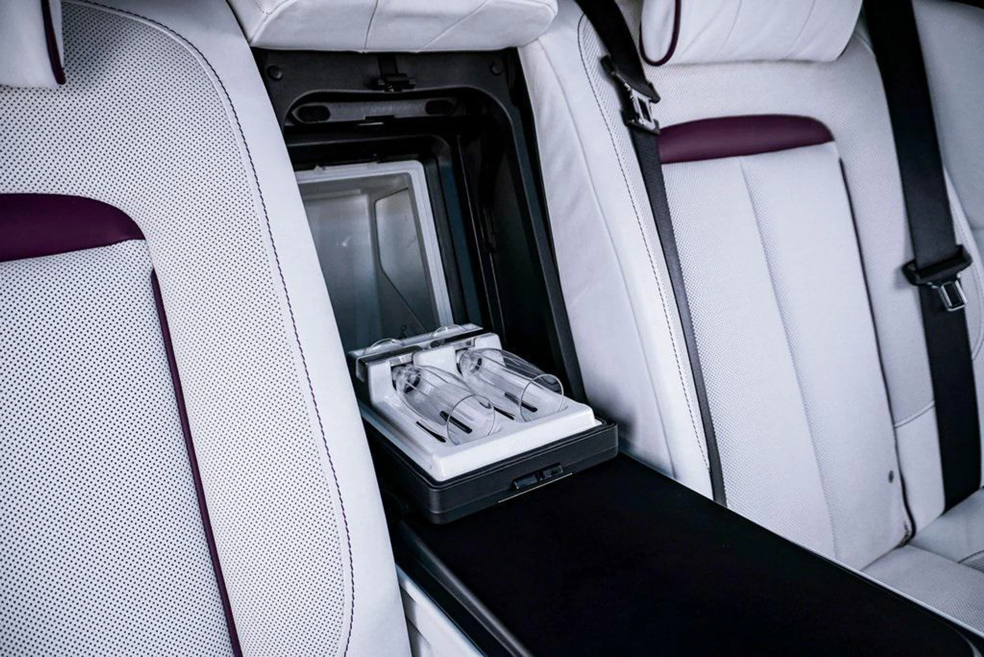 mph042_1581472494_w_U_Wc_O_Jjhx_Q3d_T_Kqw_WFPV_3_Br_Wpr_Y_8a457bb380