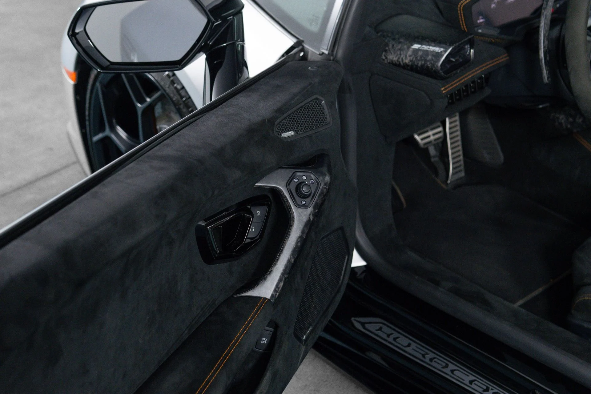 mph042_1581638712_Used_2018_Lamborghini_Huracan_Performante_Spyder_1781732323_5105d737d3