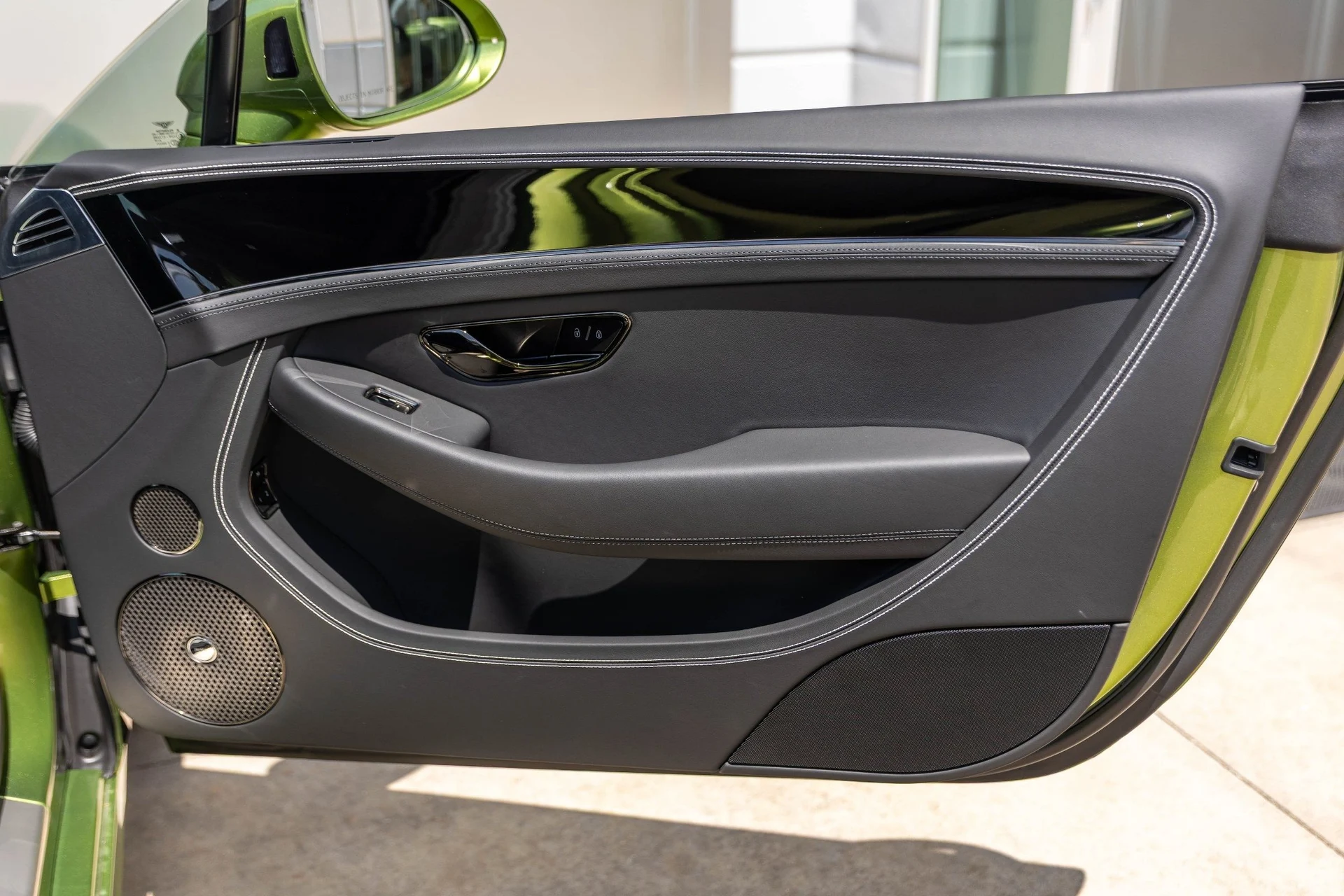 mph042_1588583014_Hi_Tech_Luxury_Imports_LLC_SCBDP_4_ZG_0_SC_023562_image_42_5ff8212da4