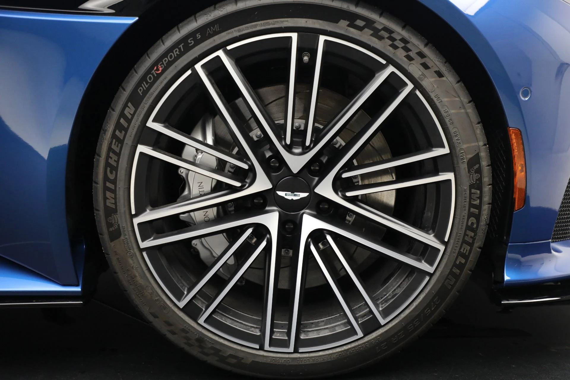mph042_1593076304_New_2025_Aston_Martin_DB_12_Volante_191341266b