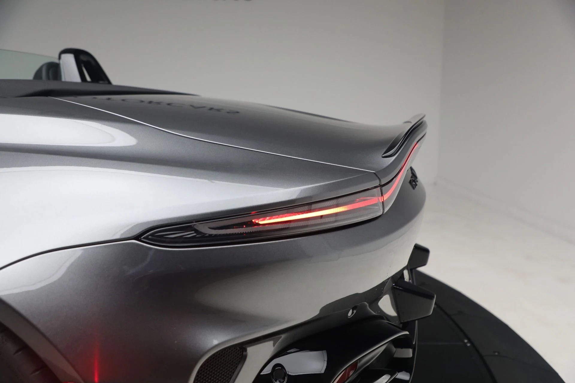 mph042_1597081705_New_2026_Aston_Martin_Vantage_S_Roadster_1776880029_072292209e