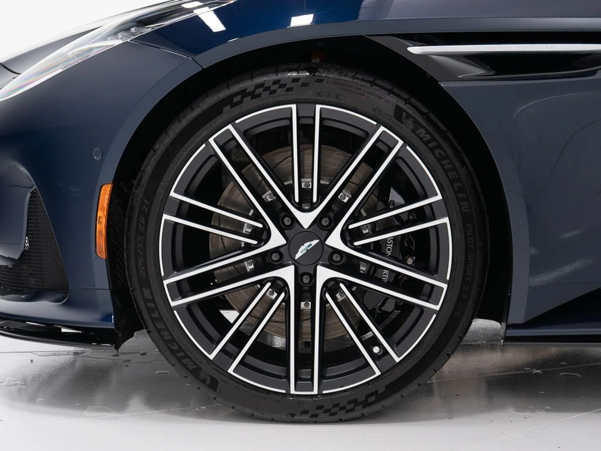 mph042_159947075_84051adc43a5a468a7974de9700936ef_ef58ed9d6f