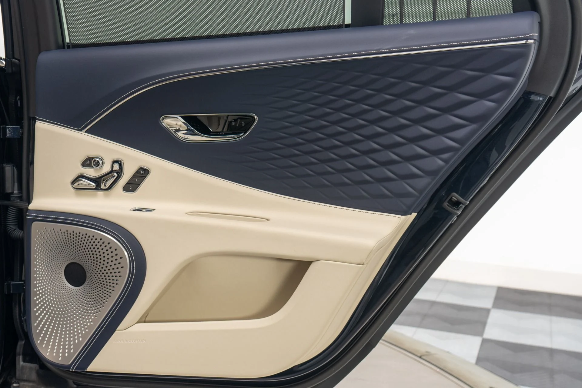 mph042_1602851201_Used_2026_Bentley_Flying_Spur_Azure_Bang_and_Olufsen_Audio_Mulliner_Driving_Specification_1778702450_4a21c9871a