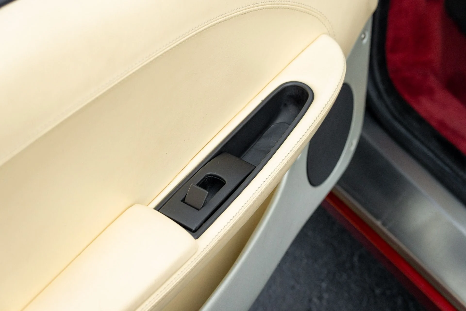 mph042_1616797856_Used_2000_Ferrari_360_Modena_1772217645_a74e018175