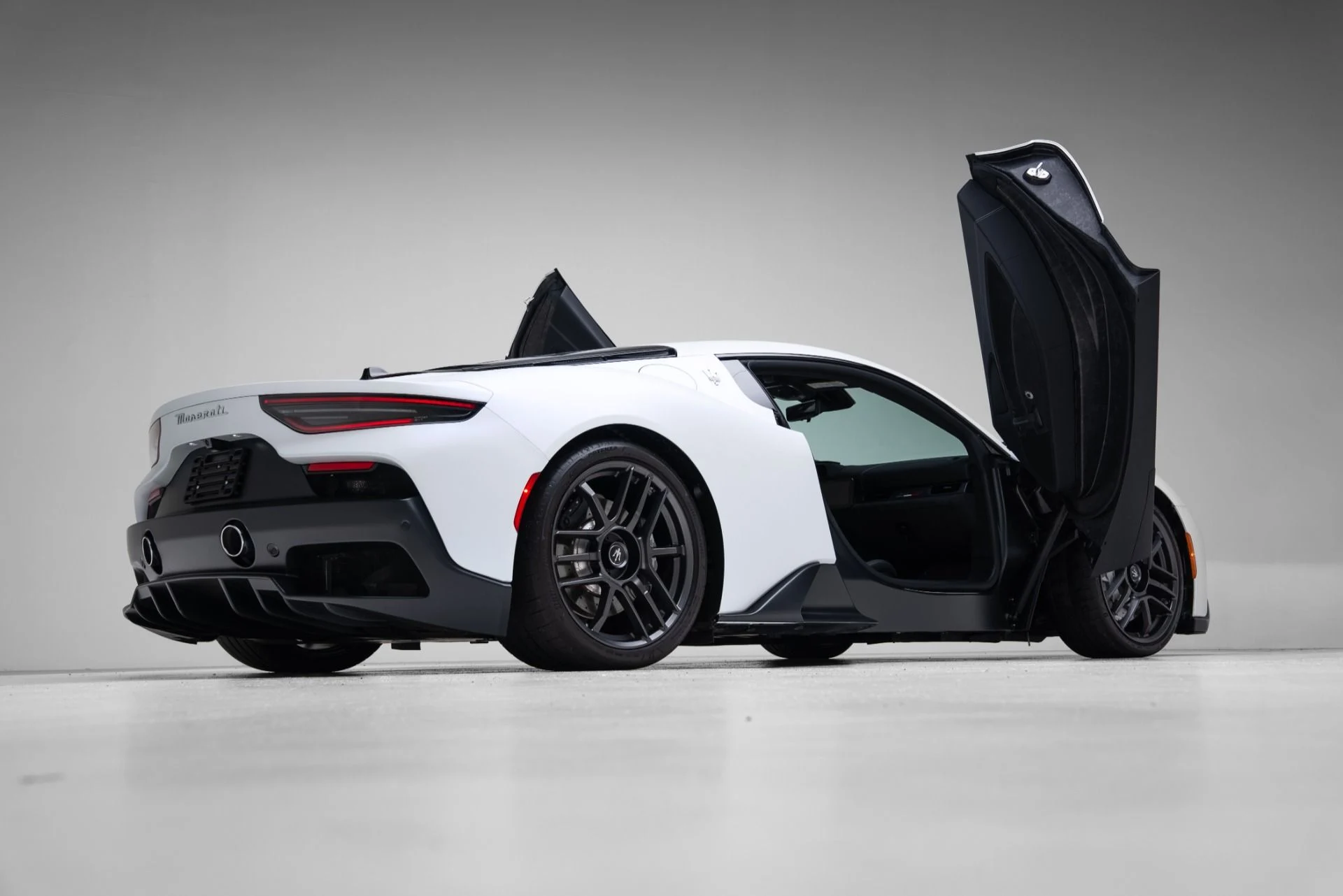 mph042_1621784319_Used_2023_Maserati_MC_20_1771372792_25482d22ed