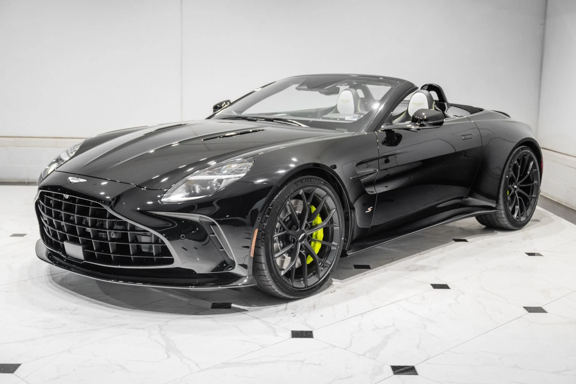 mph042_1622910142_New_2026_Aston_Martin_Vantage_S_Roadster_1780941042_4d3db695ce