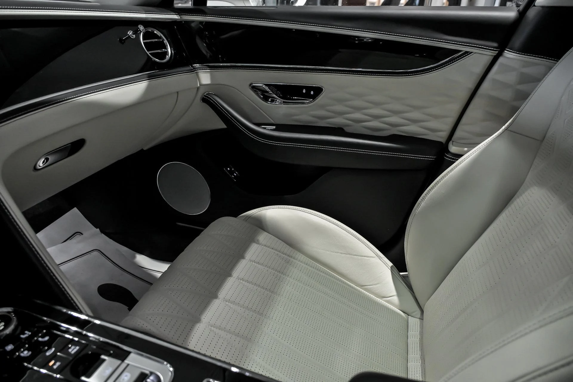 mph042_1631471650_Used_2021_Bentley_Flying_Spur_V8_1765794831_b7609fc7a7