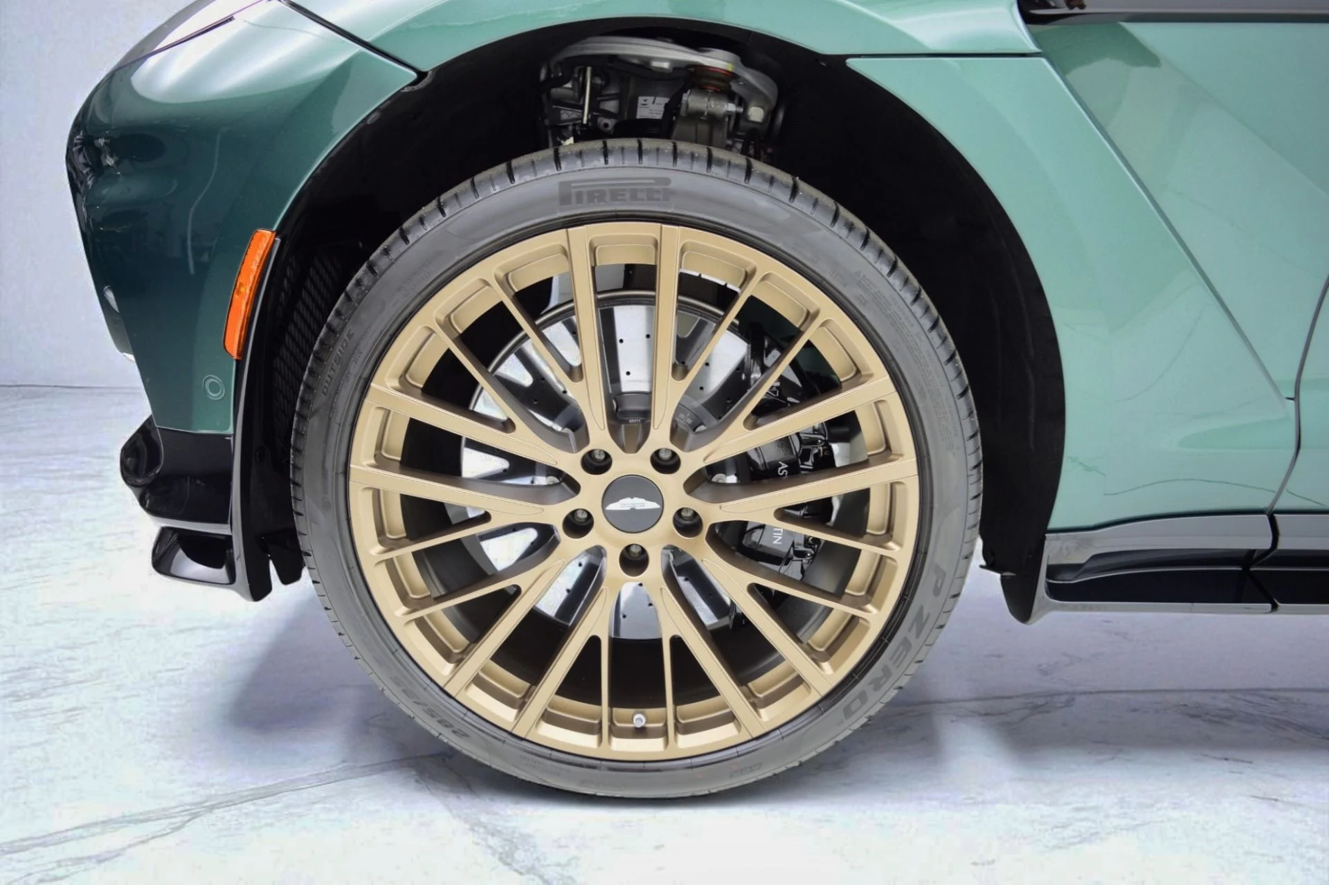mph042_1632084062_New_2025_Aston_Martin_DBX_707_6279927b97