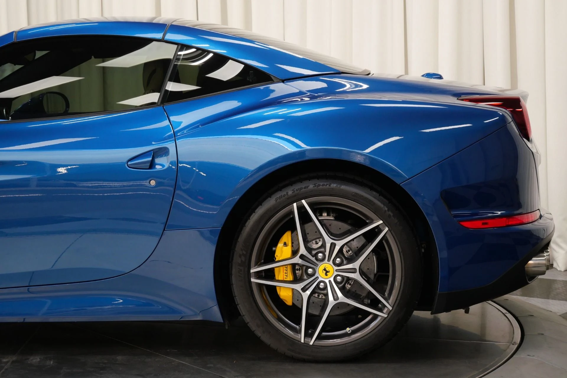 mph042_166734591_Used_2017_Ferrari_California_T_1759252098_f967186cca