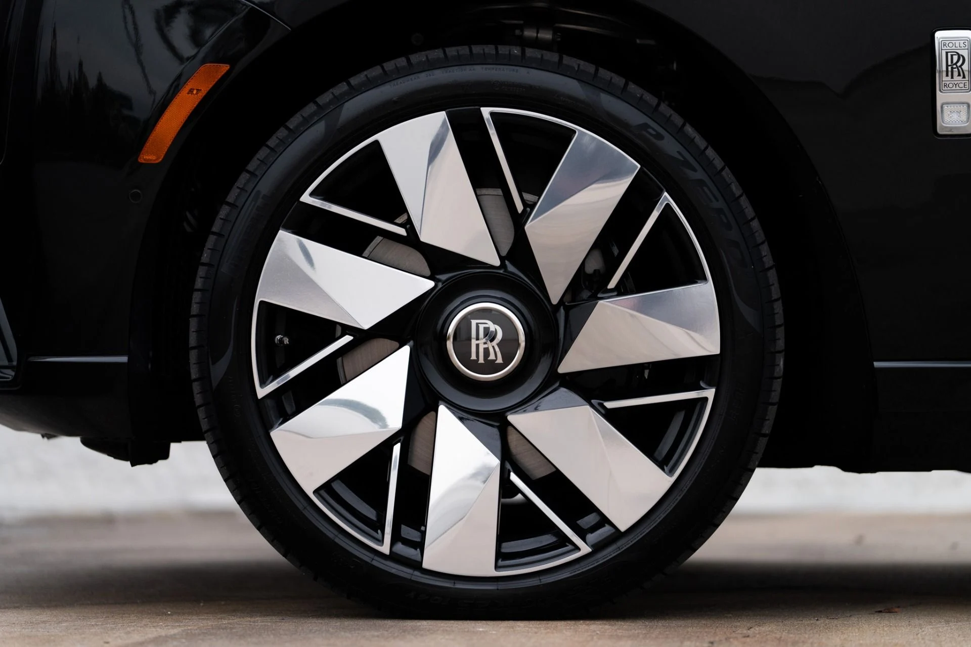 mph042_1724975528_Used_2026_Rolls_Royce_Cullinan_1765925177_aed68c2f9d