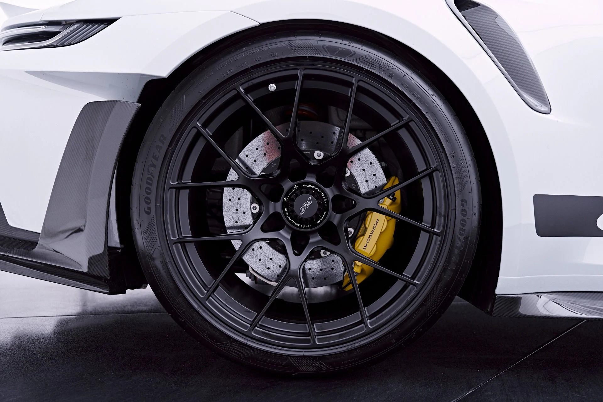 mph042_1728536417_Used_2025_Porsche_911_GT_3_RS_1781833703_964a8f1c78
