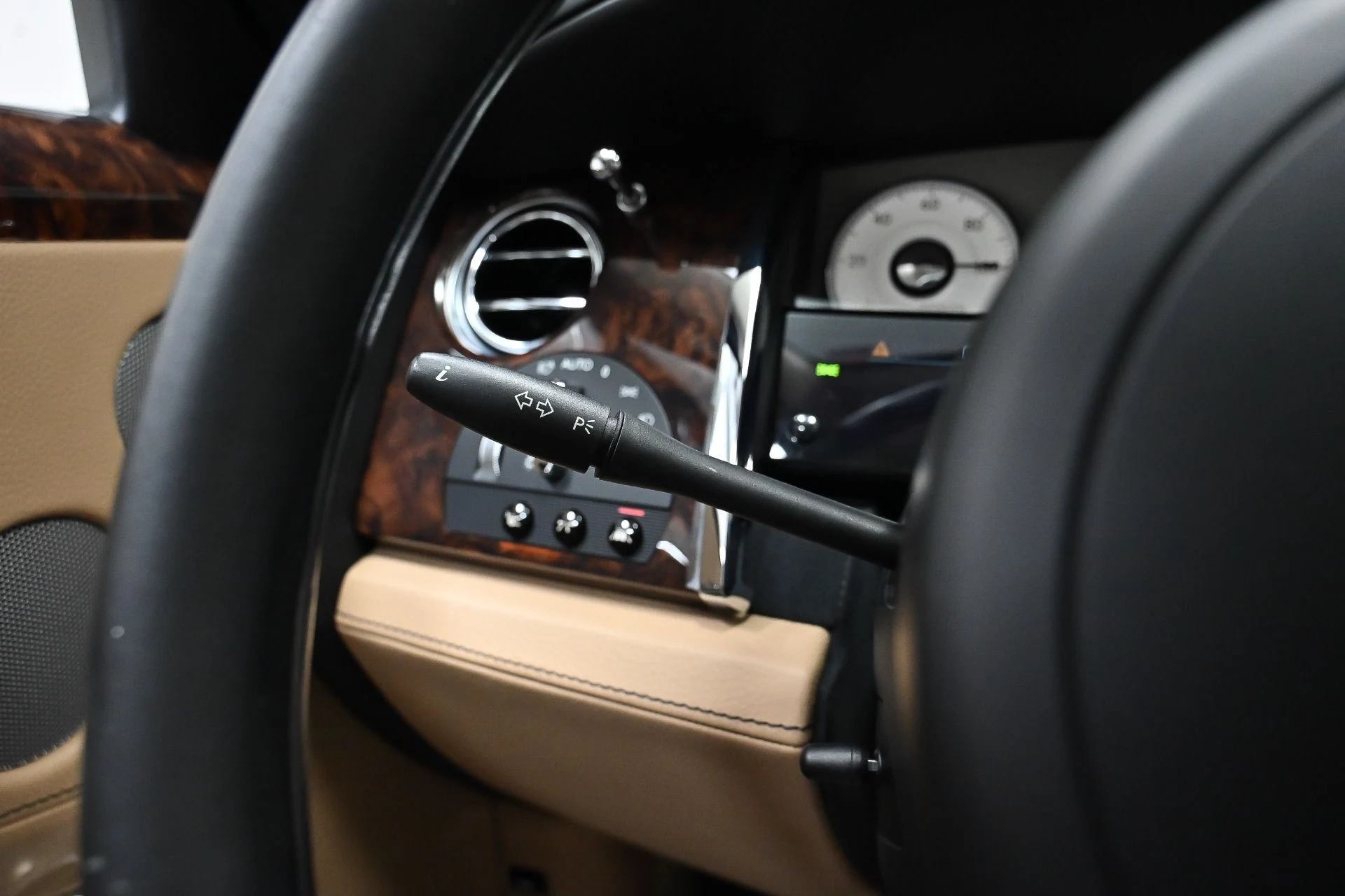 mph042_1729608339_Used_2017_Rolls_Royce_Ghost_1749695060_e945ad98fe