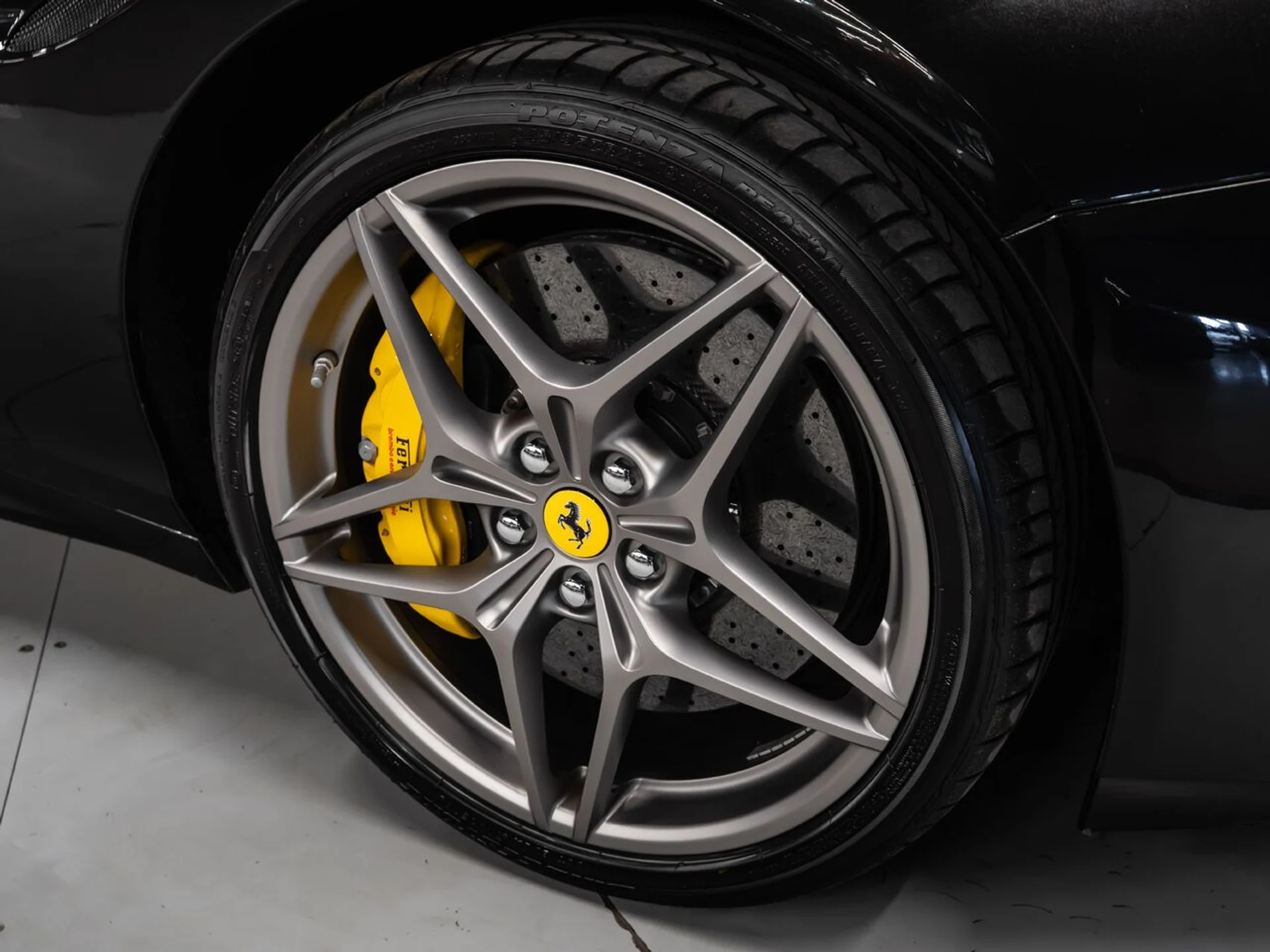 mph042_174169667_ferrari_california_2015_3d520ecfc9