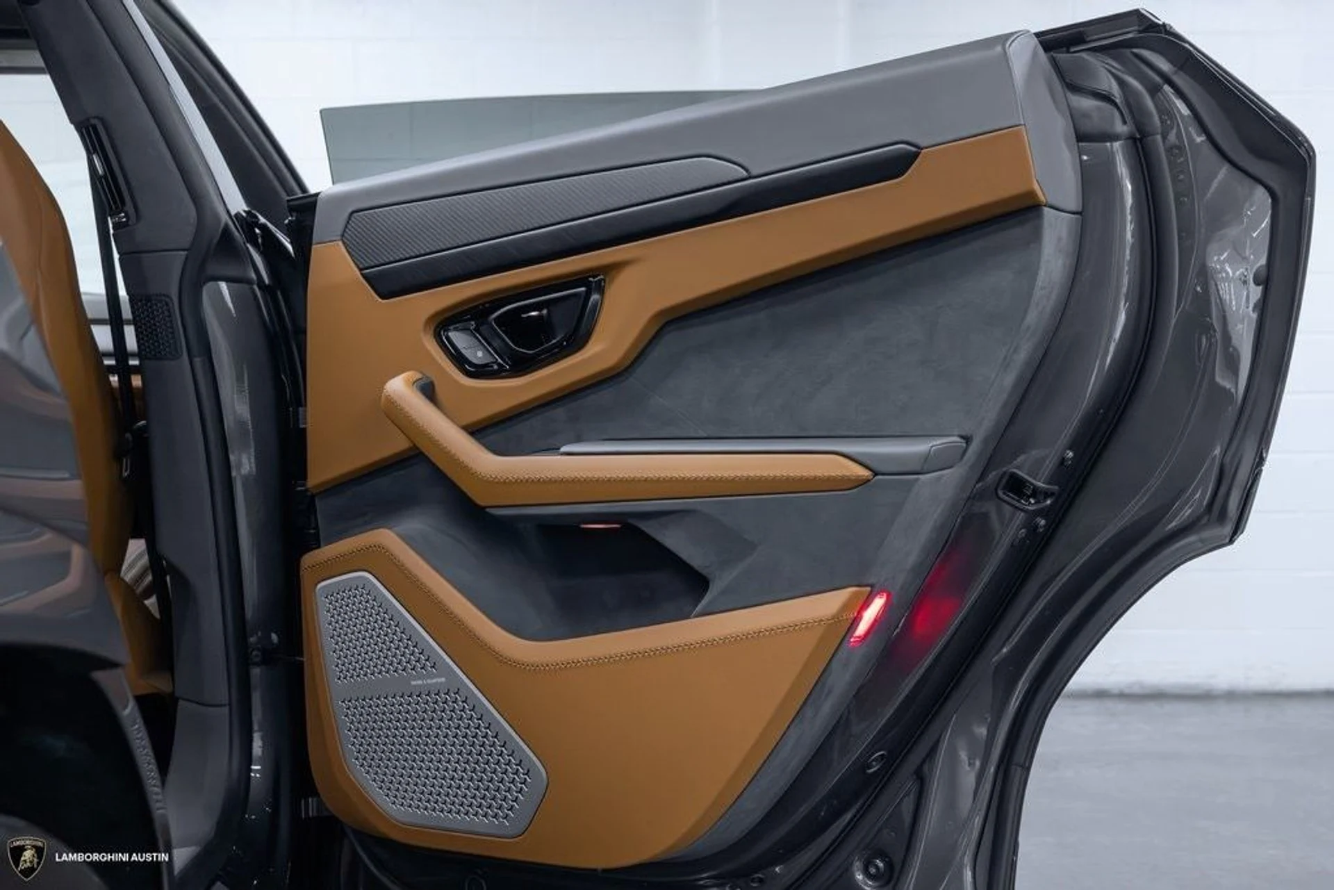 mph042_1742852017_0d637aa01ba570df5f6e96492fd51845x_da5725f1a5