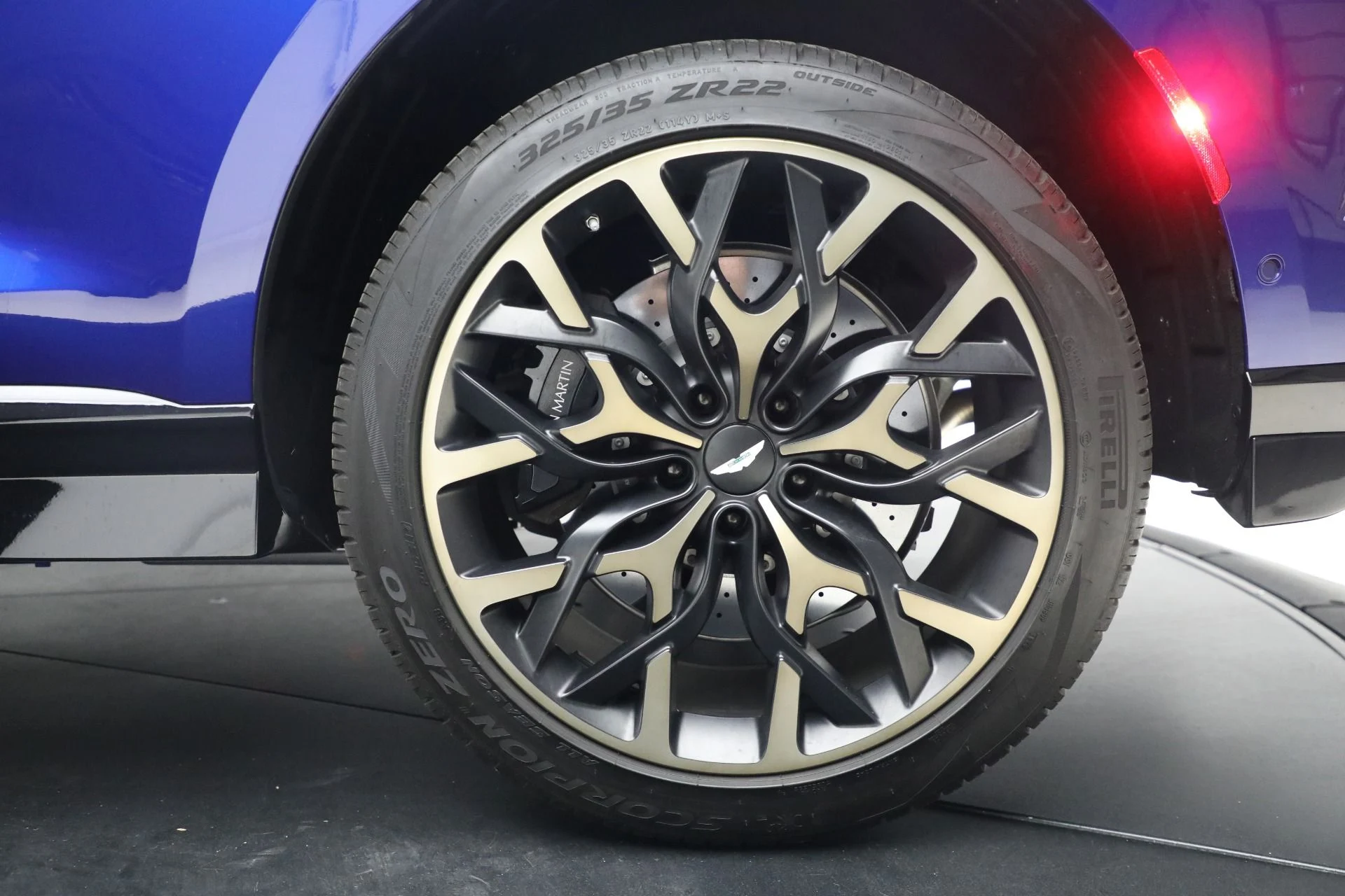 mph042_1745351444_Used_2024_Aston_Martin_DBX_707_1761597901_740a639a7e