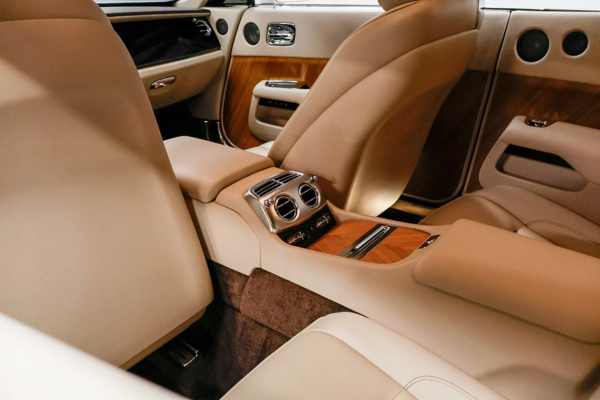 mph042_1752415195_Used_2014_Rolls_Royce_Wraith_1761229895_bf74871964