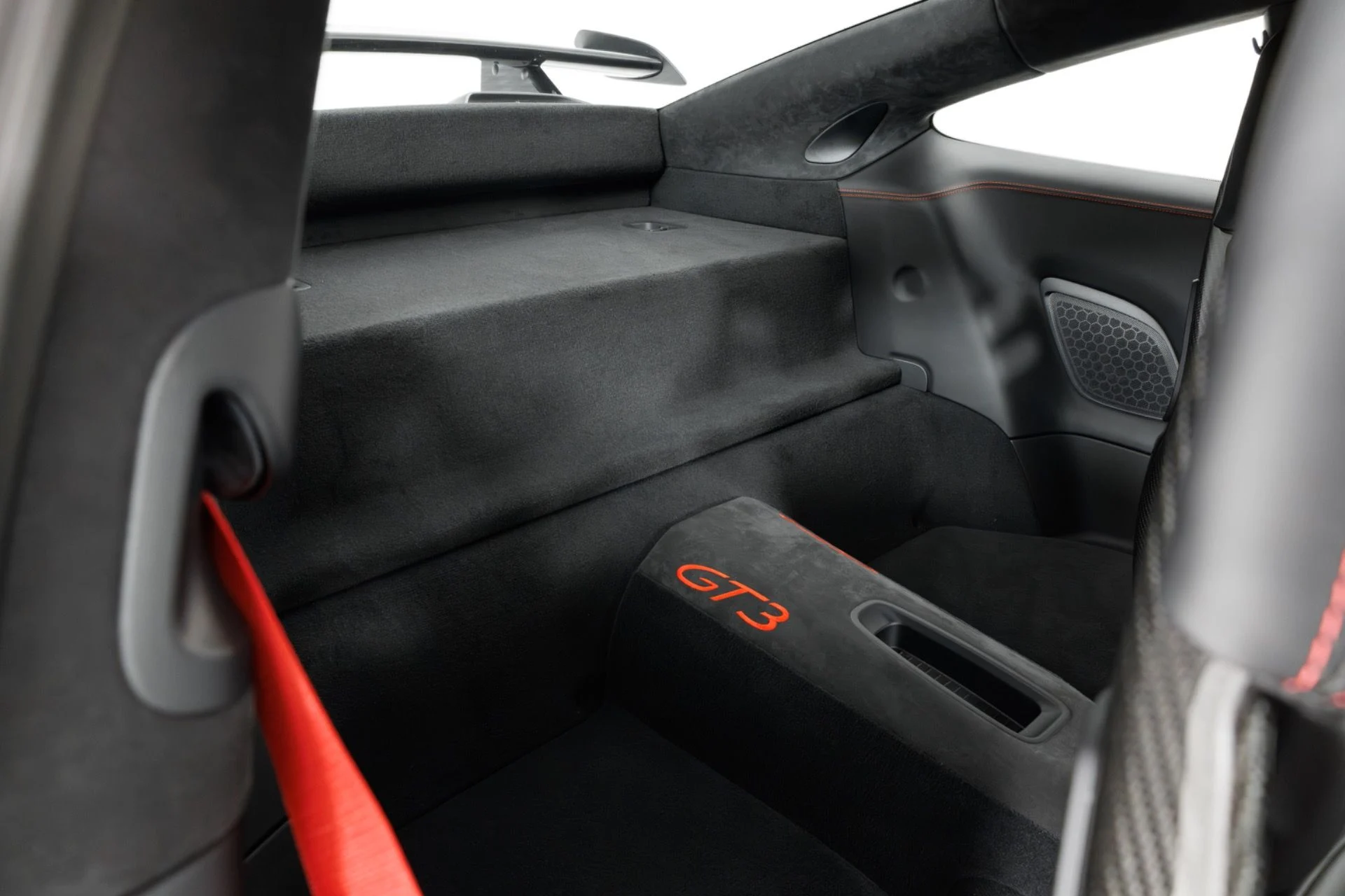 mph042_1756163854_Used_2018_Porsche_911_GT_3_1781025620_1a5f002f03