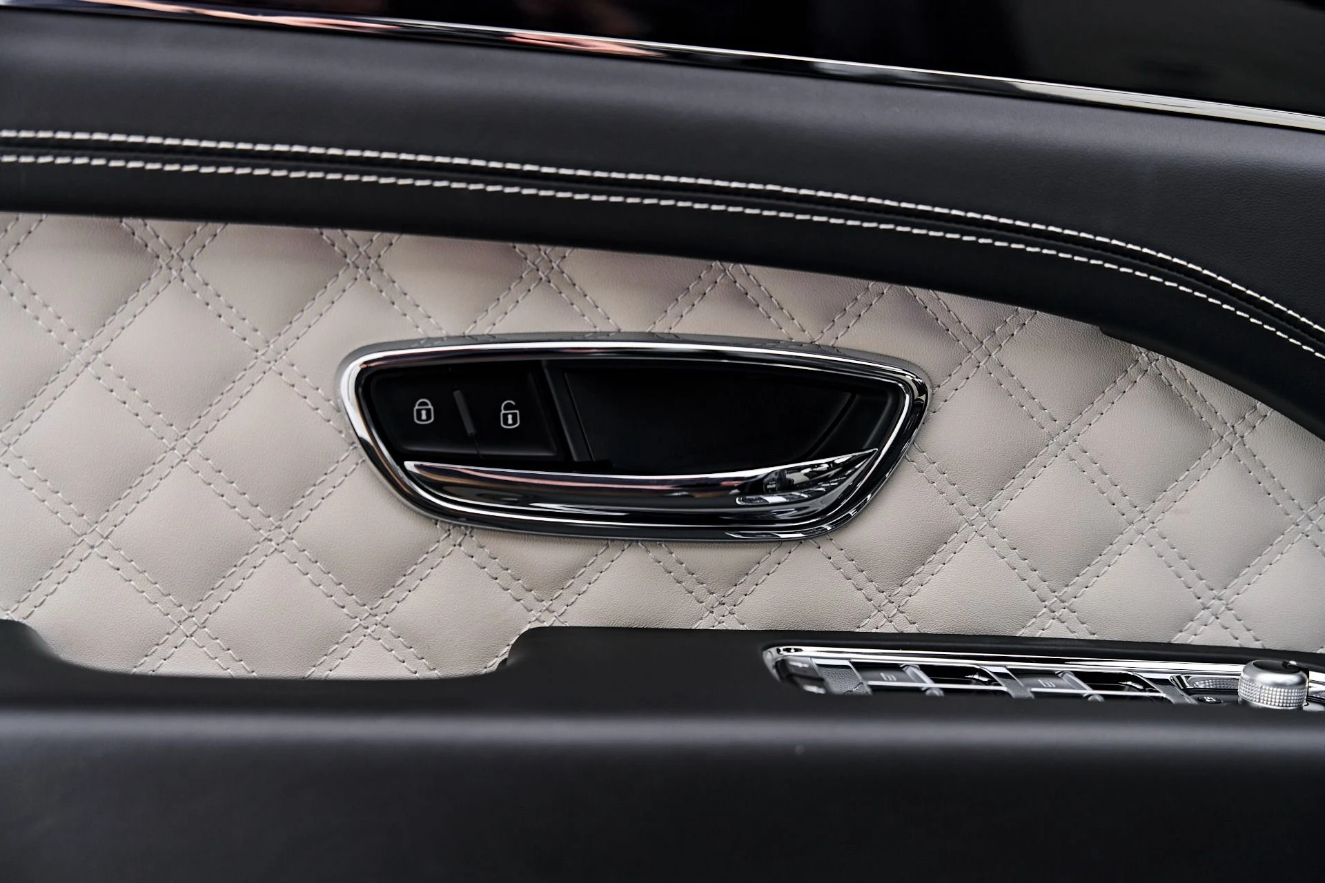 mph042_1765695831_Used_2022_Bentley_Bentayga_V8_1791935749_6abcfde251