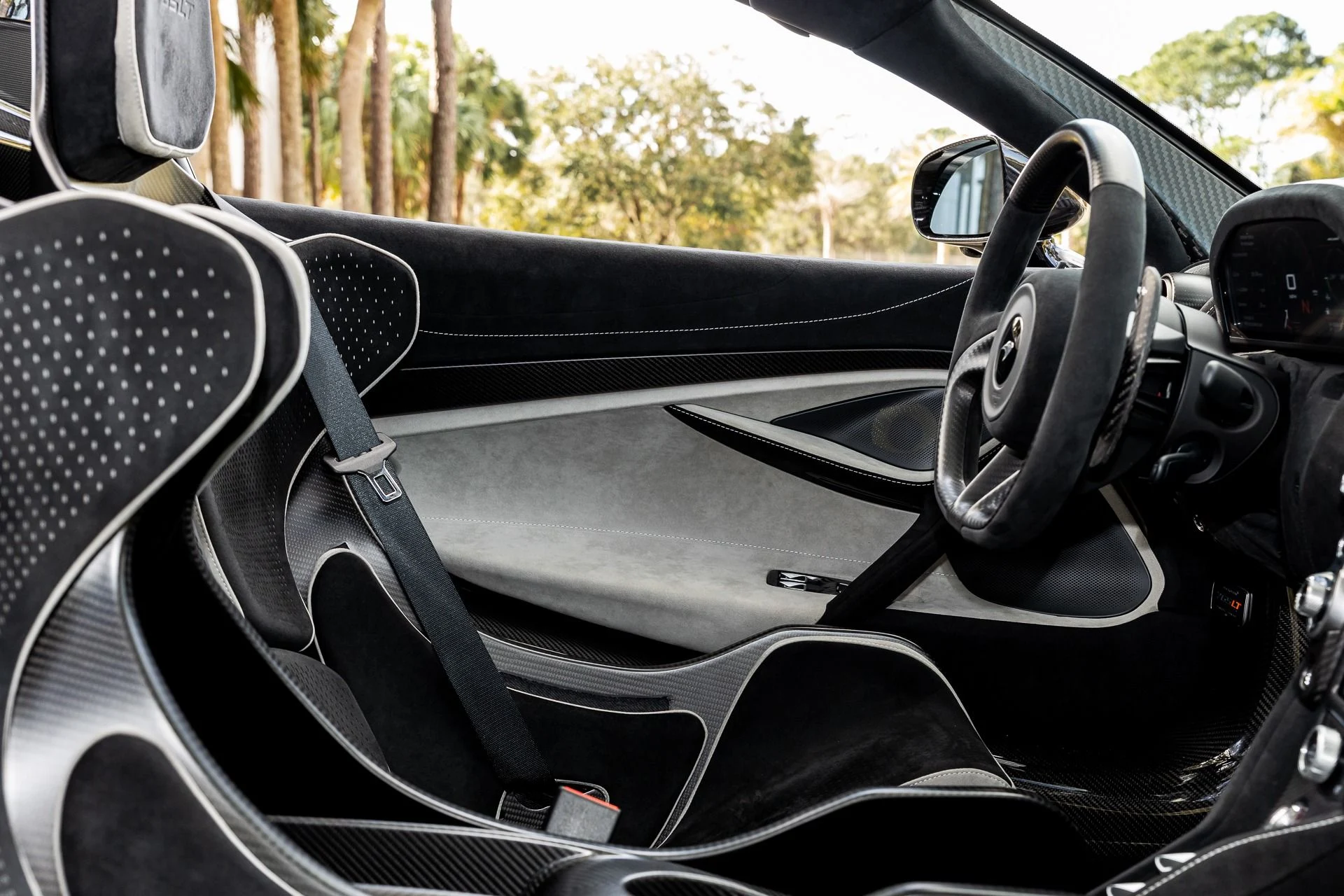 mph042_176805131_Used_2022_Mc_Laren_765_LT_Spider_XP_04d404f59c