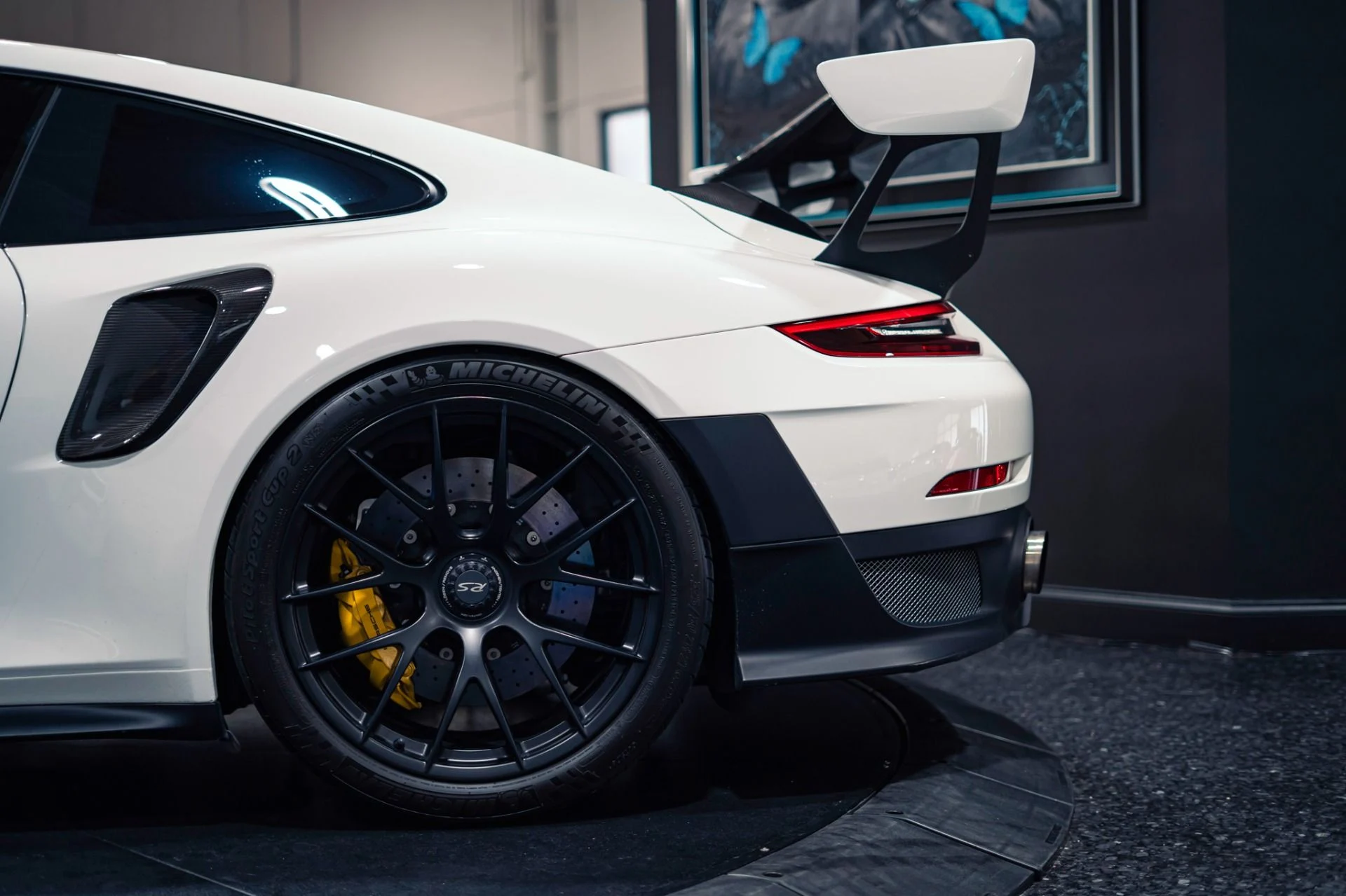 mph042_1782200422_Used_2018_Porsche_911_GT_2_RS_1777474085_0a75bc3225