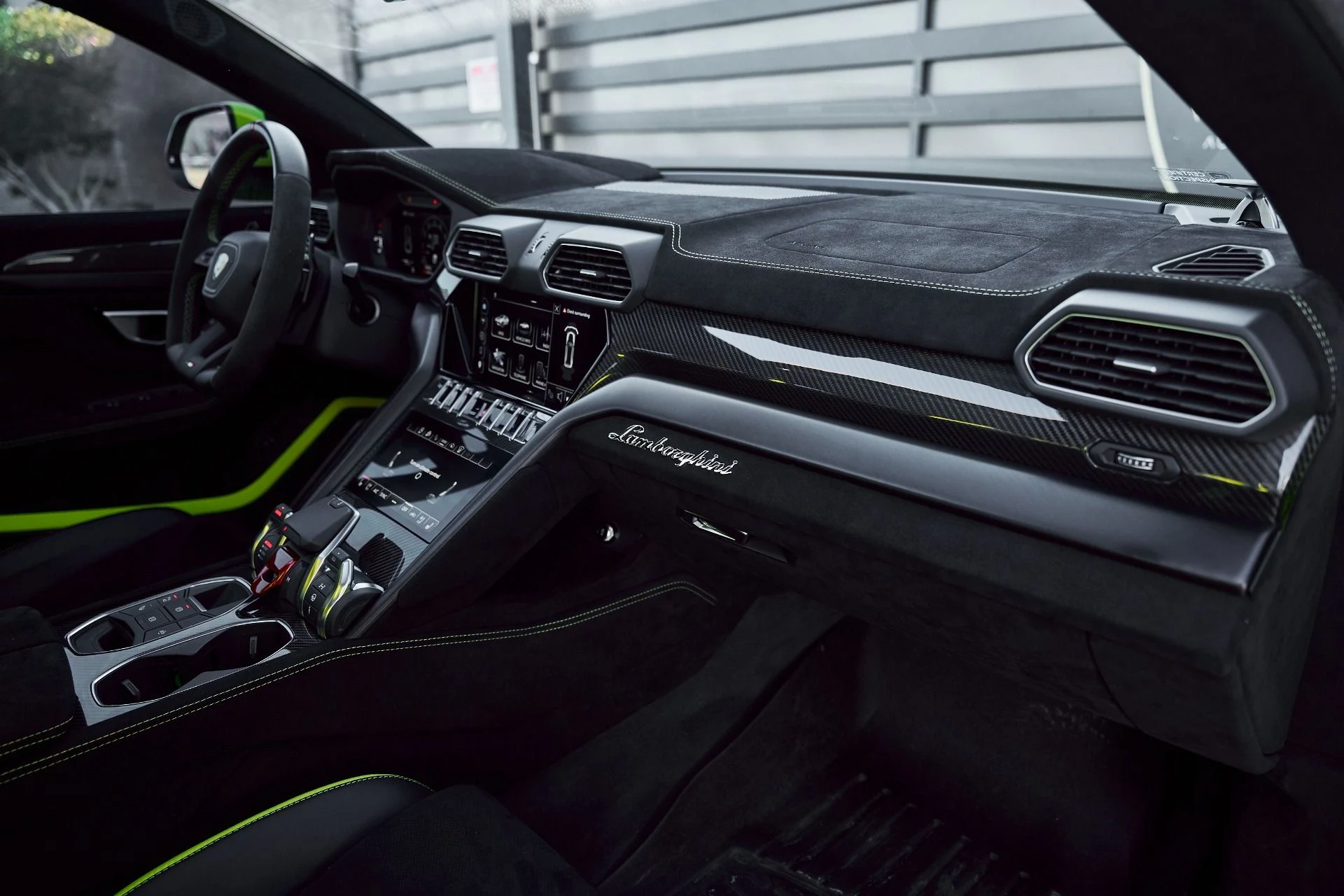 mph042_178363941_Used_2024_Lamborghini_Urus_Performante_1771724633_40f9f206e1