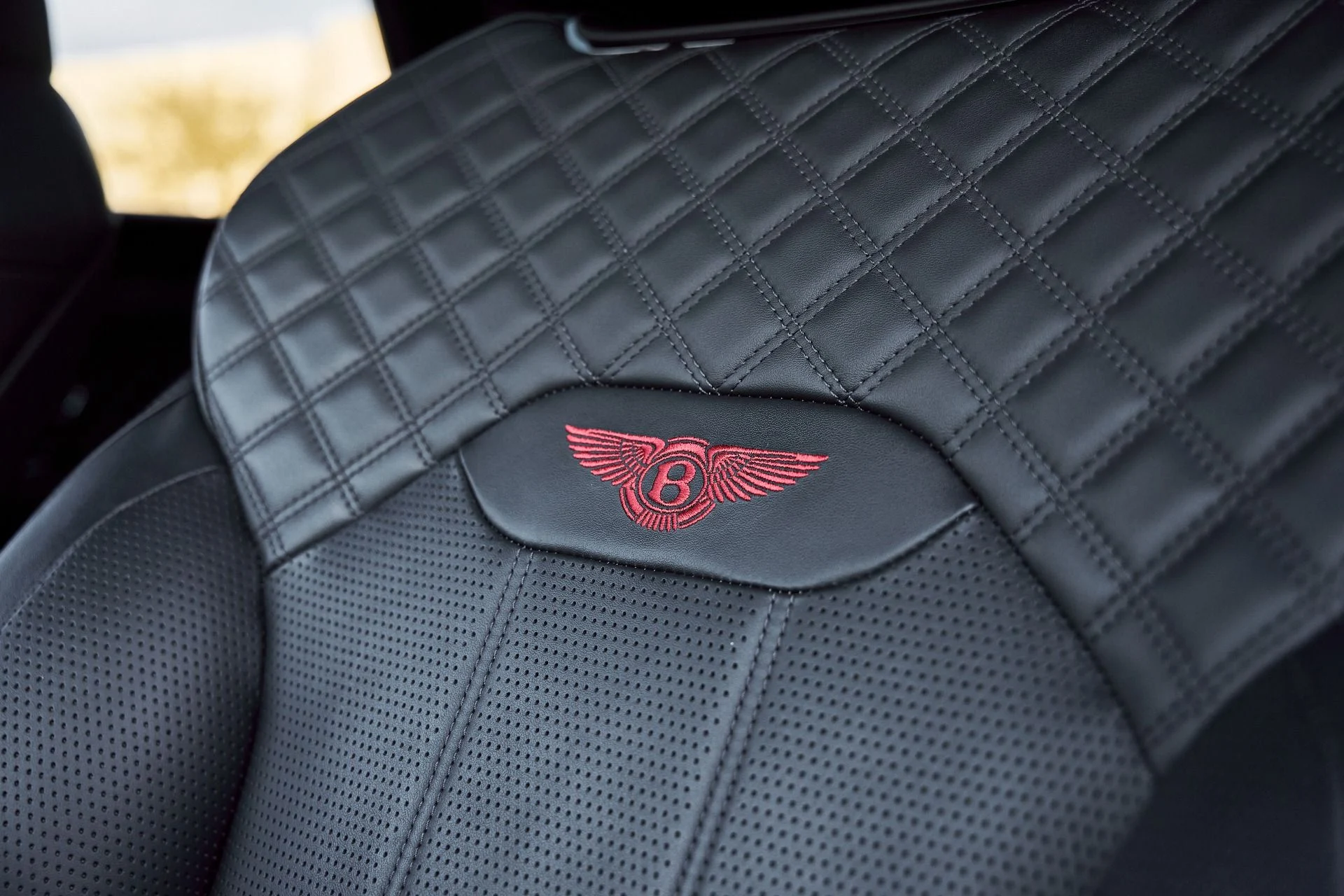 mph042_1799821320_Used_2022_Bentley_Bentayga_V8_1768246157_07b48afb86