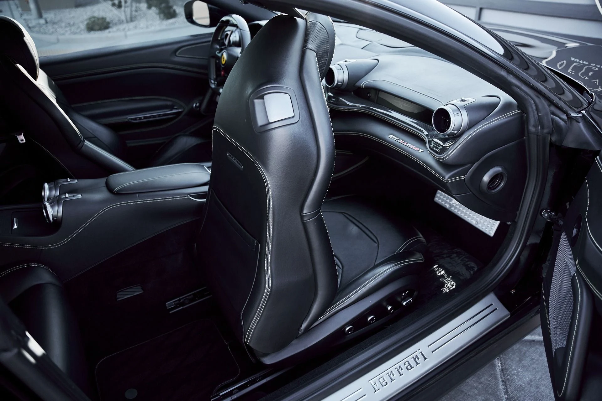 mph042_1816467622_Used_2018_Ferrari_GTC_4_Lusso_T_1770509597_52ed0a4660