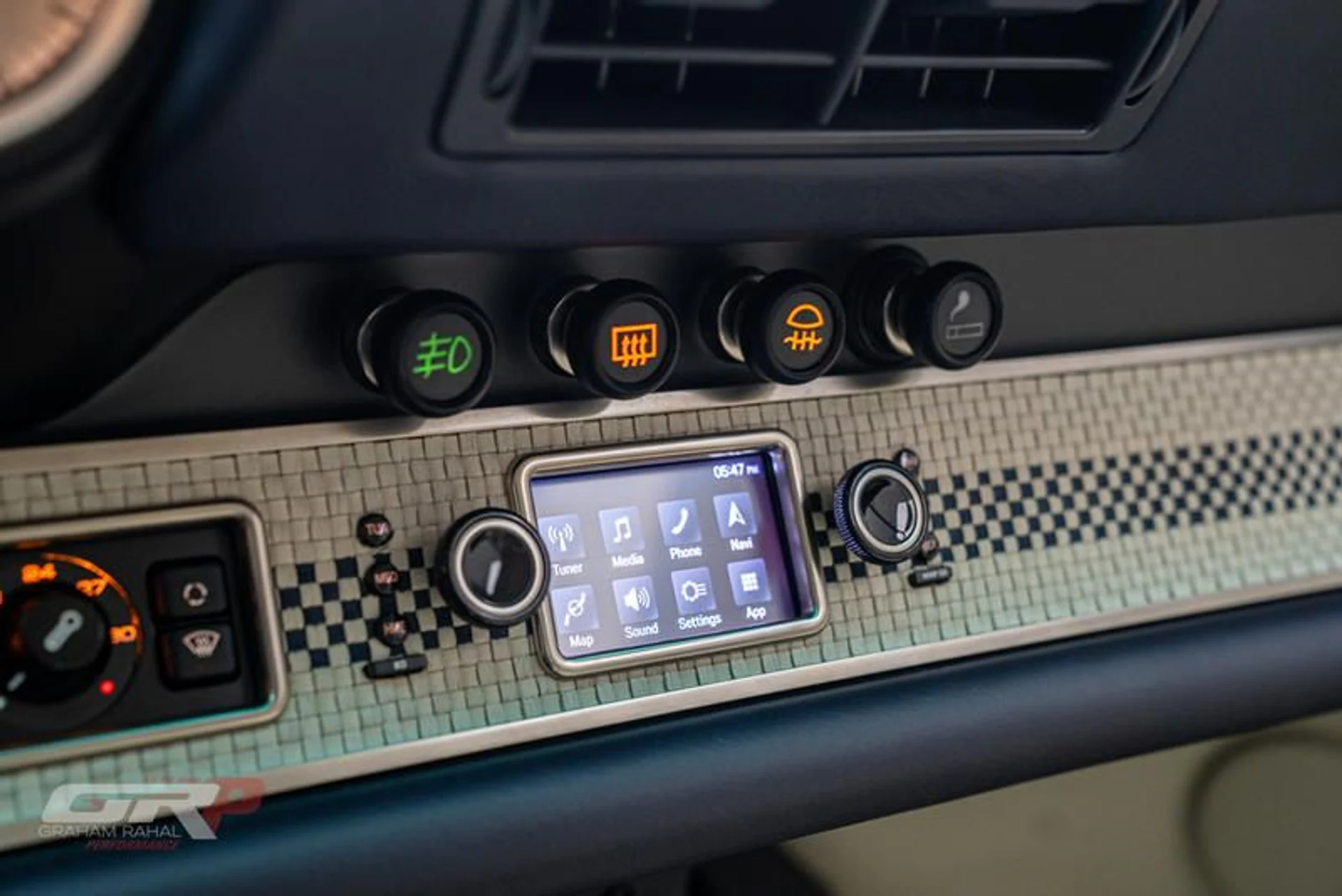 mph042_1820729464_002_C8434_588_F_4558_93_FA_C868_C628745_A_f86e7507b9