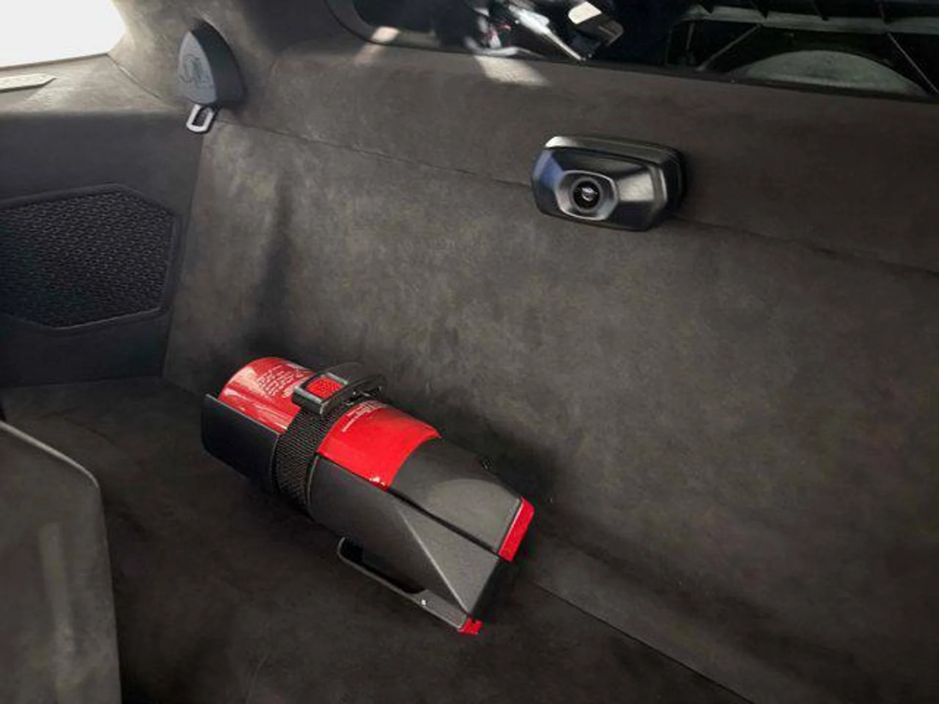 mph042_183062489_kzh_Uhnr3avhu_Yv_B8_AZZ_12w_He_LUY_46d8ac438b