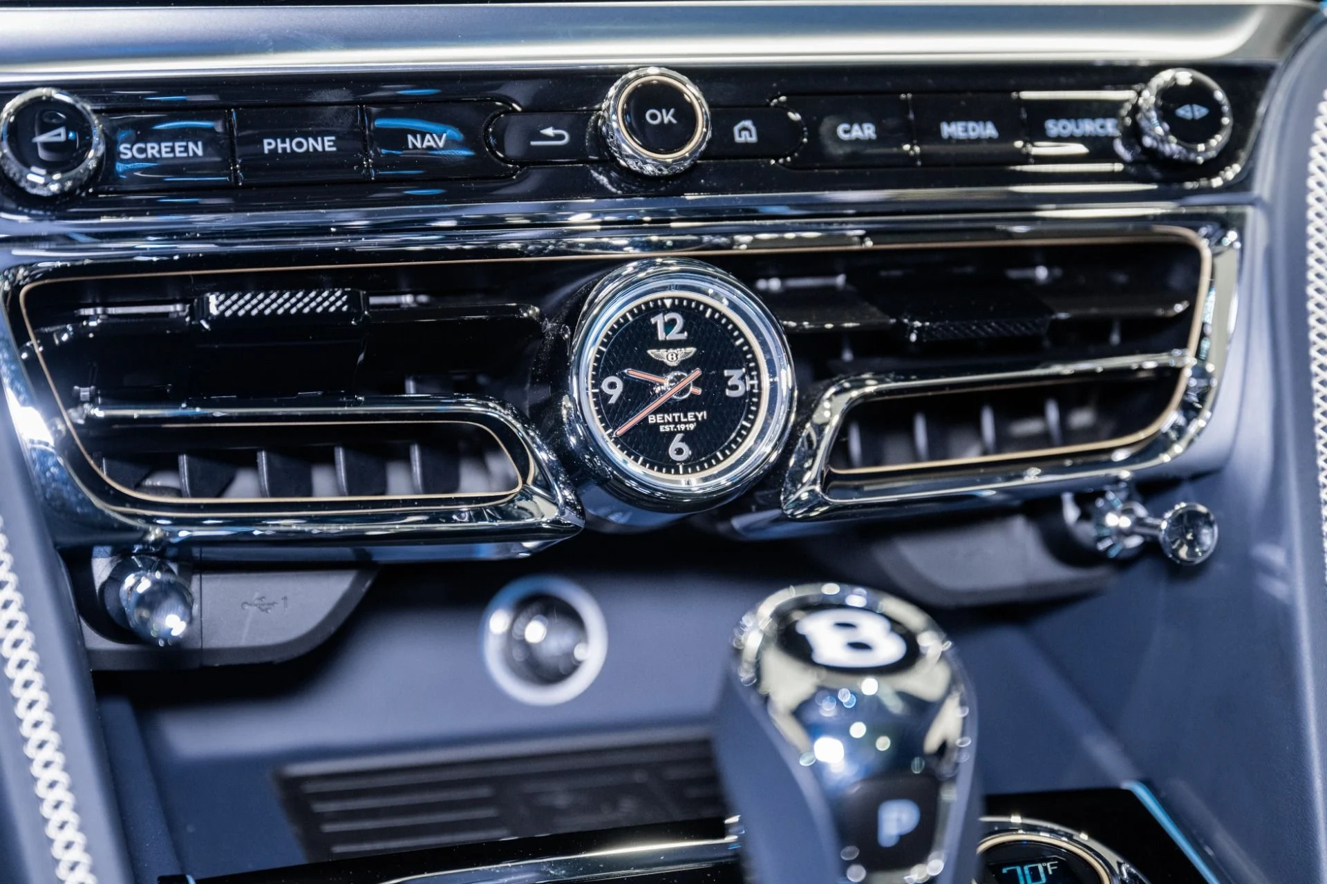 mph042_1841666426_Used_2024_Bentley_Flying_Spur_Edition_8_1777999219_8f2734334b