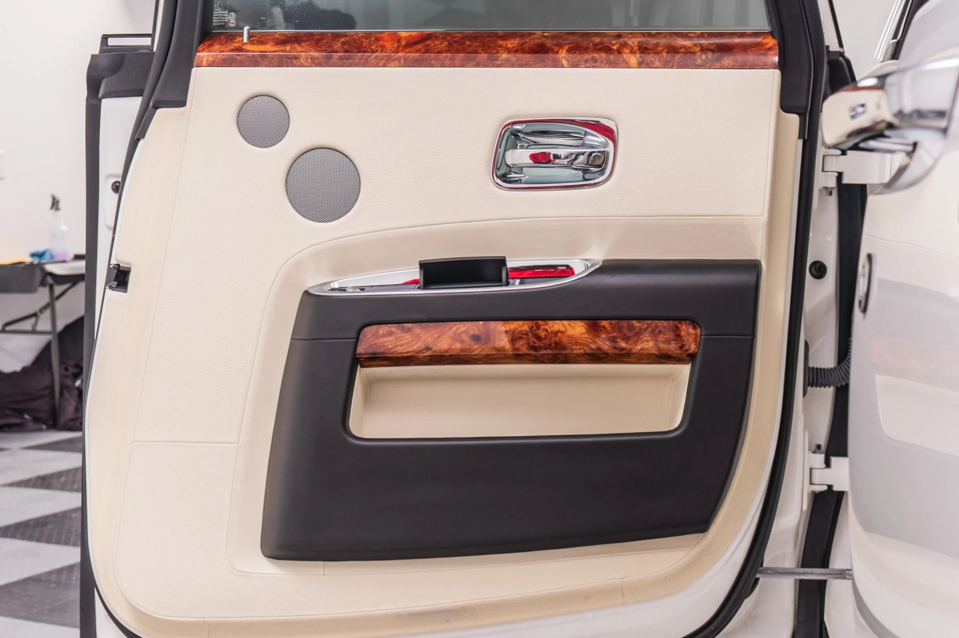 mph042_1843597869_Used_2010_Rolls_Royce_Ghost_1777319383_dadb58a25f