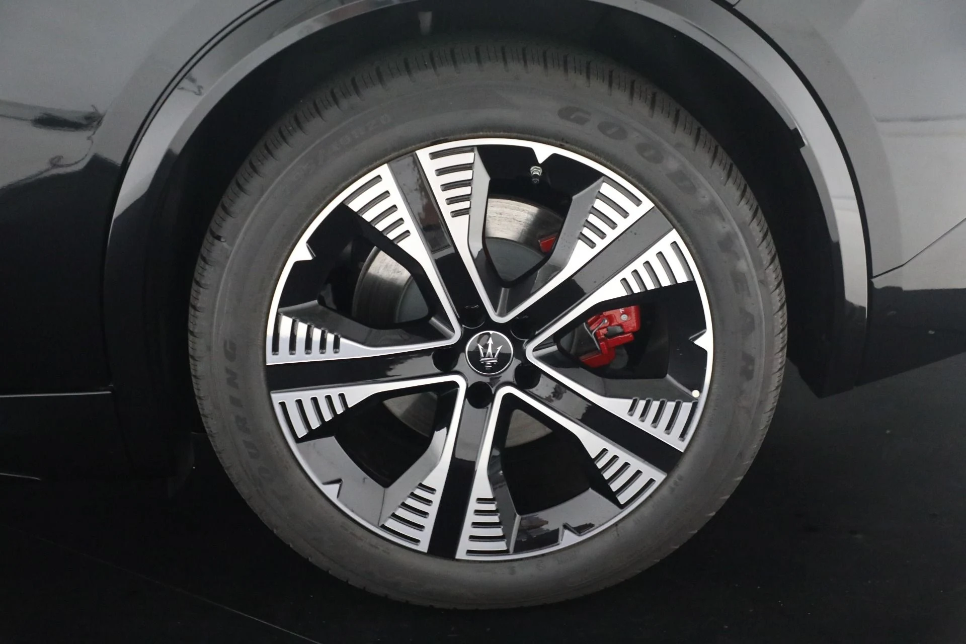 mph042_1852464268_New_2025_Maserati_Grecale_Folgore_8f2ea4c026