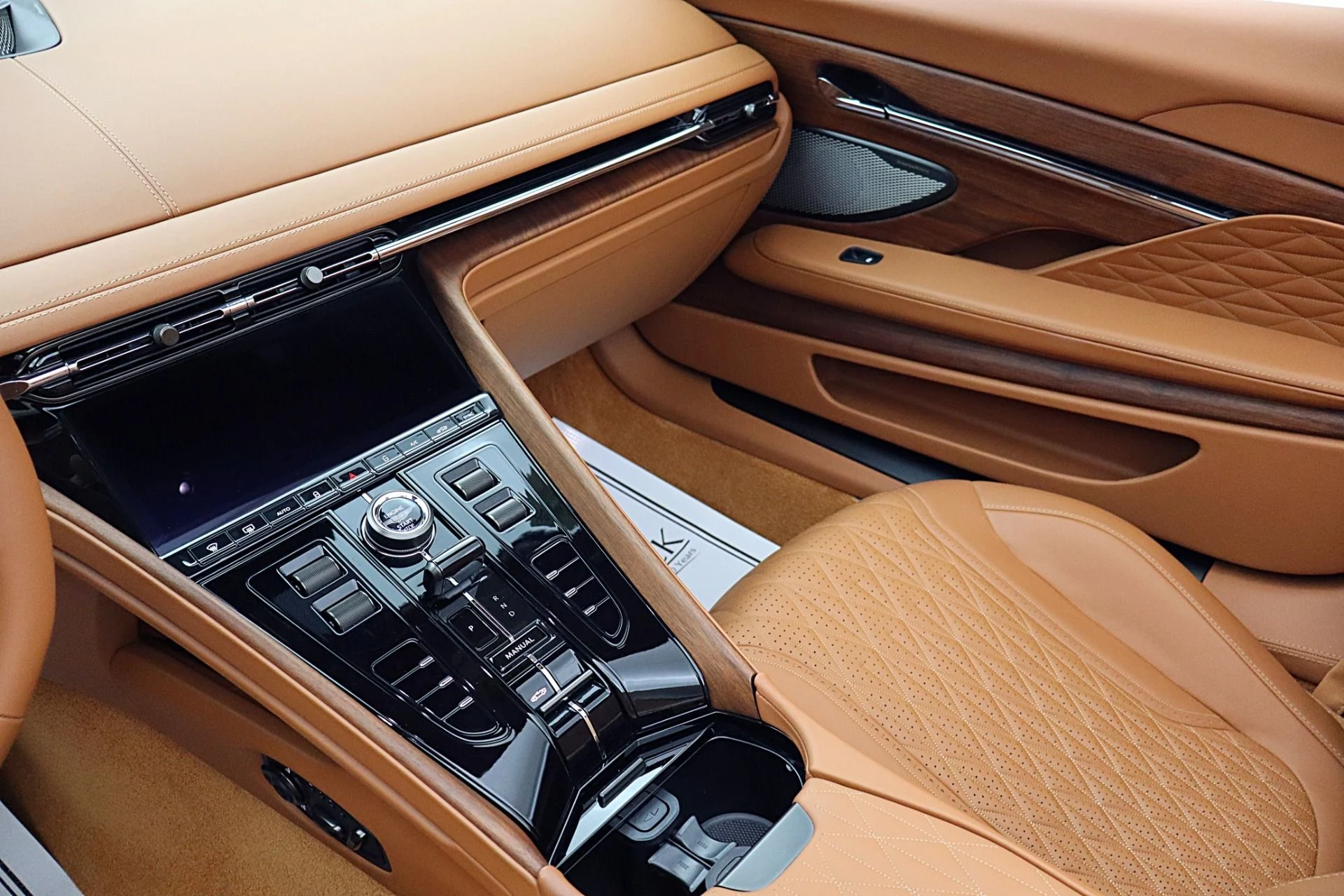 mph042_1861085971_Used_2024_Aston_Martin_DB_12_Volante_fa6336d4f8