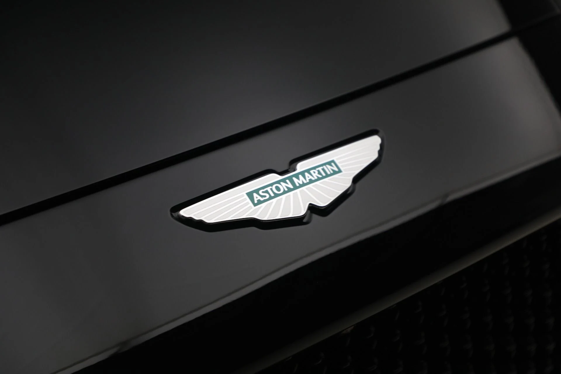 mph042_1863313808_New_2026_Aston_Martin_DBX_S_1771452584_ba7df8bf37