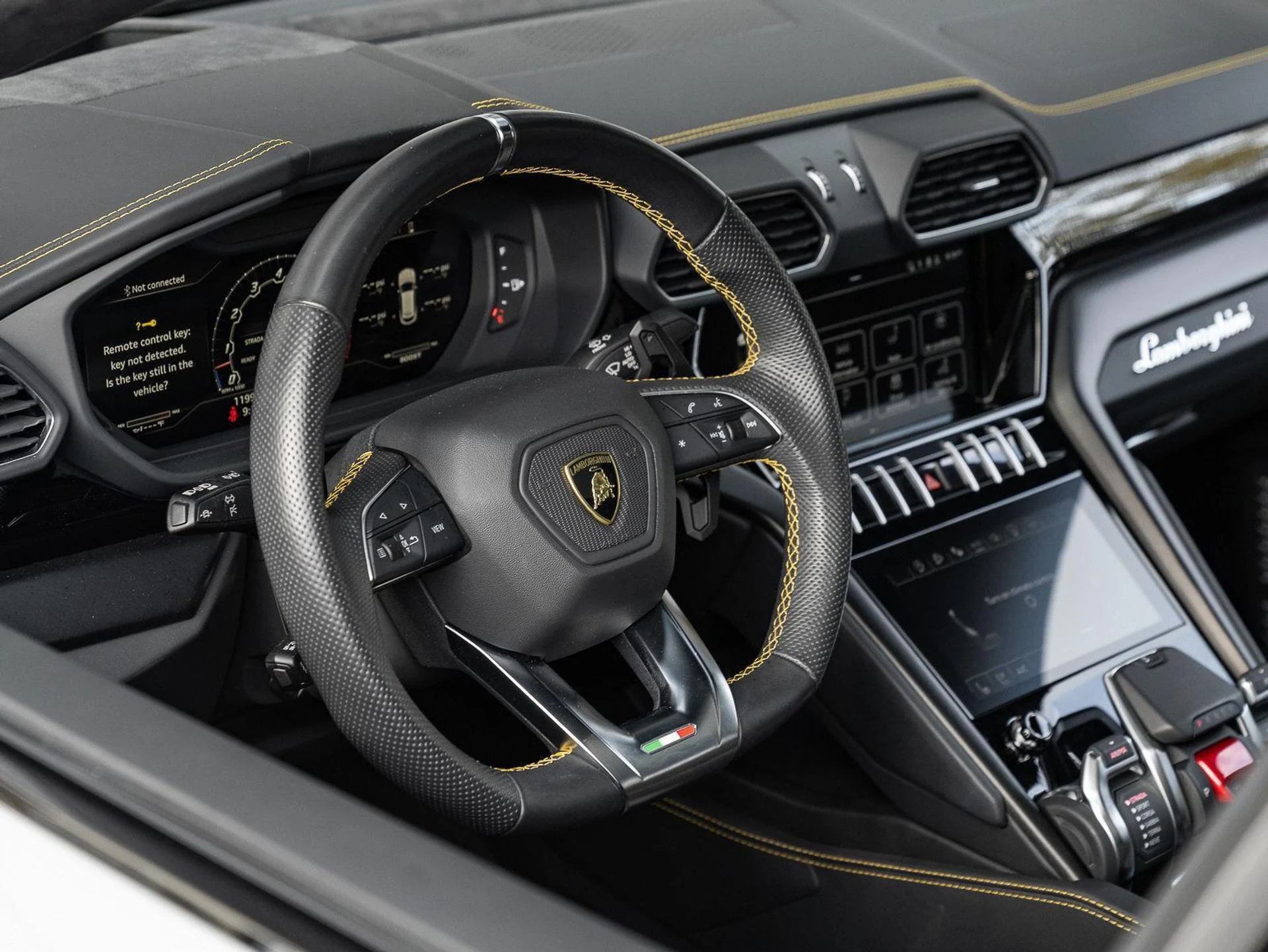 mph042_1878815166_Used_2022_Lamborghini_Urus_AWD_1777086187_693bd678fe