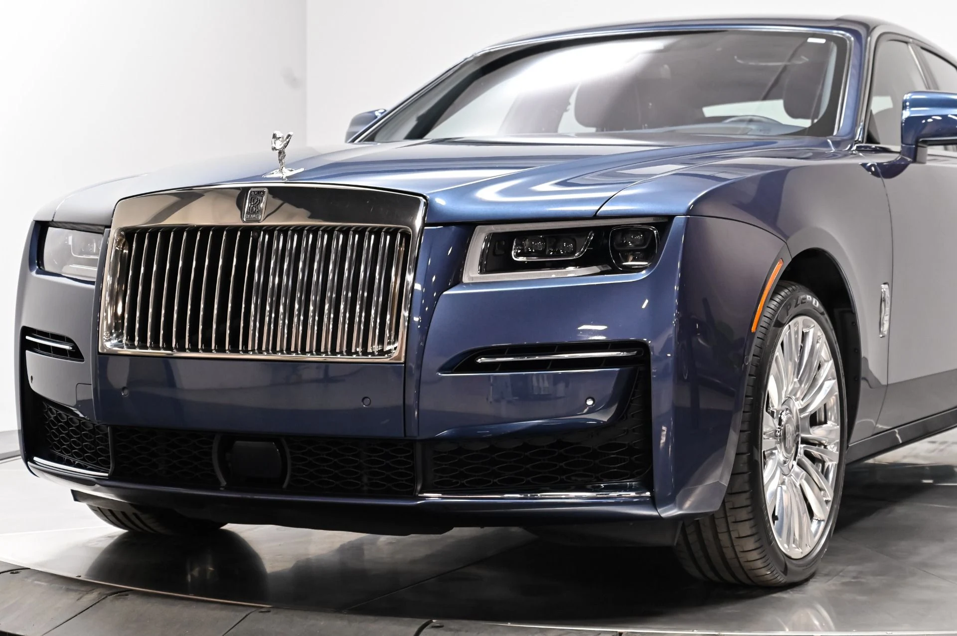 mph042_1883330350_Used_2021_Rolls_Royce_Ghost_Base_1788893206_b061533163