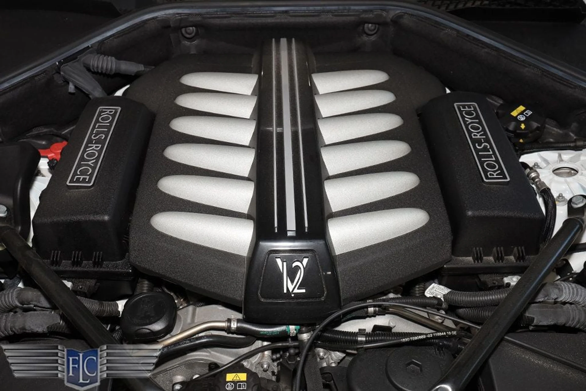 mph042_1883649718_used_2017_rolls_royce_dawn_convertible_9689_23041760_43_1024_7736bd3d5b