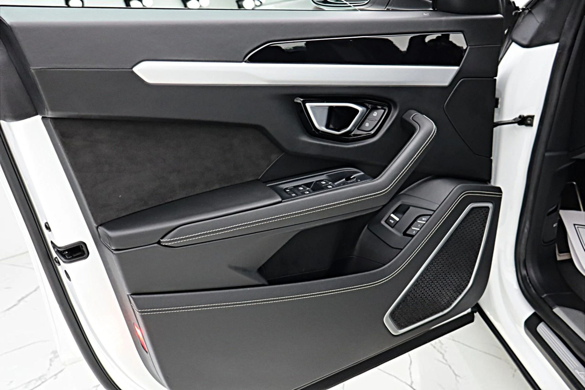 mph042_1885972268_Used_2020_Lamborghini_Urus_SELEZIONE_PRE_OWNED_CERTIFIED_0b37906a8f