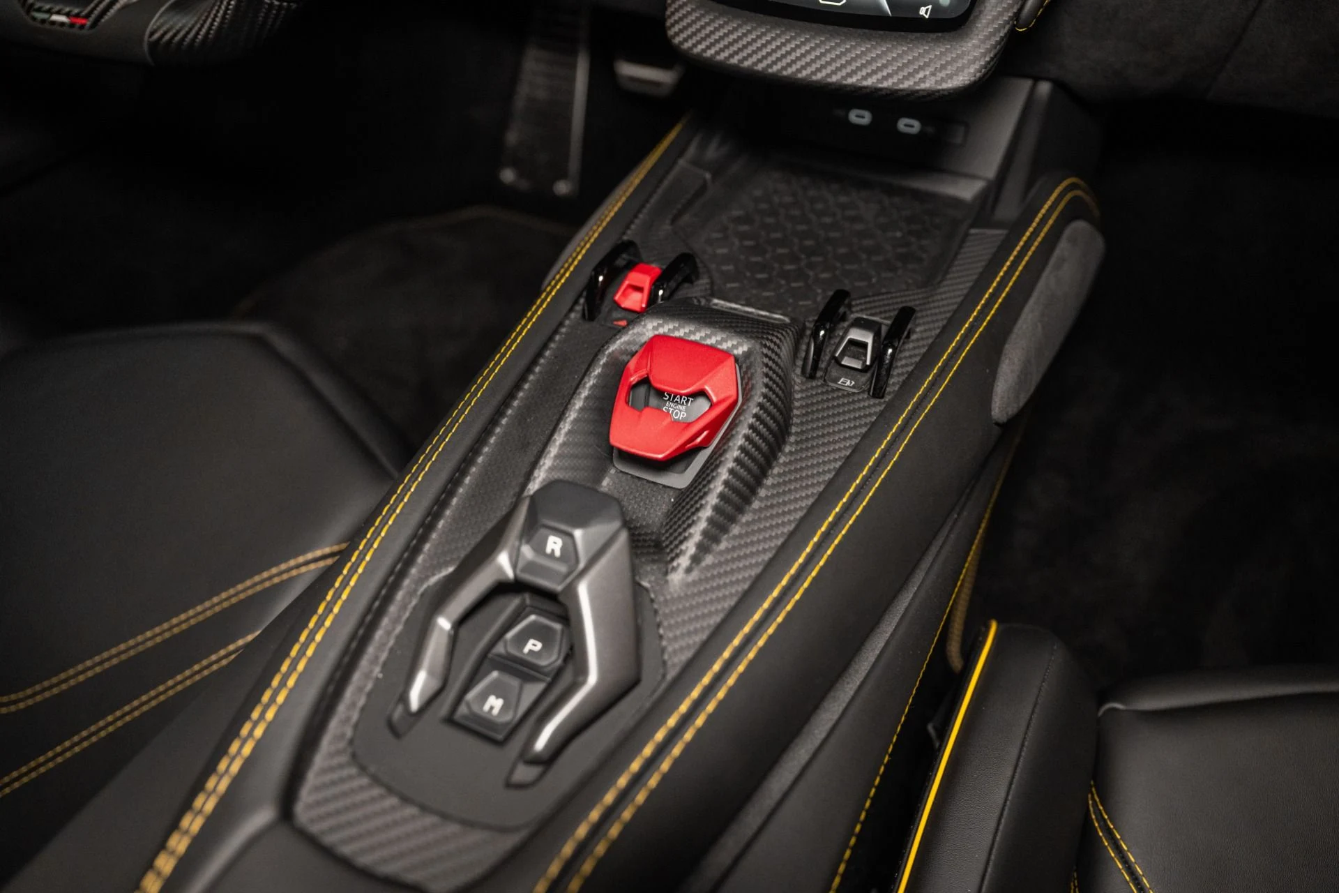 mph042_1892377108_Used_2024_Lamborghini_Revuelto_1760974364_5a753188b3