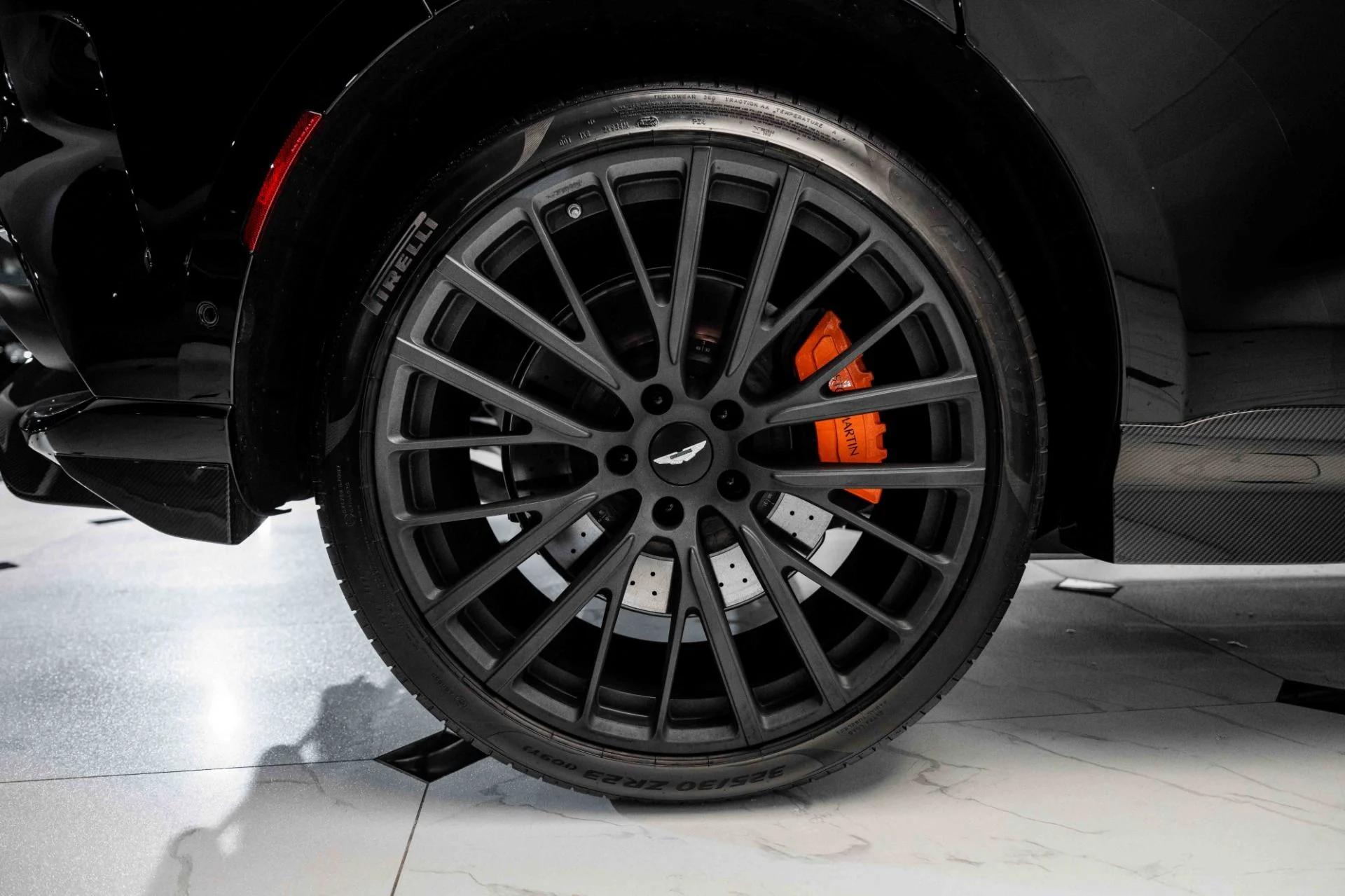 mph042_1895410299_Used_2023_Aston_Martin_DBX_707_1729954912_8b96787a5f