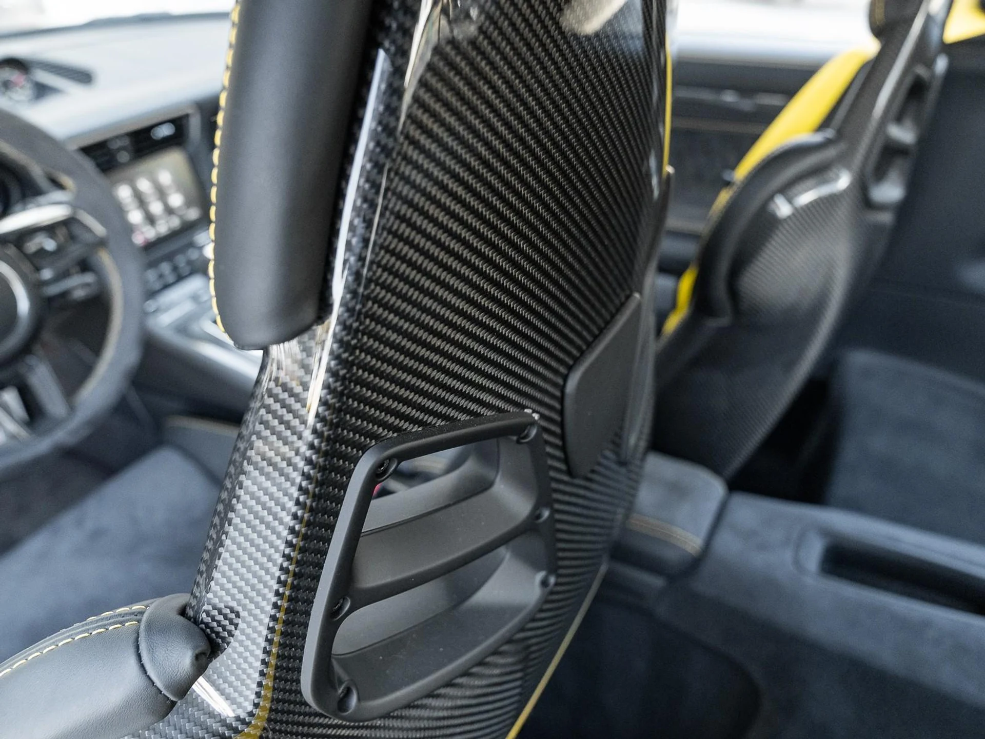 mph042_1898278975_Used_2018_Porsche_911_GT_2_RS_1763589984_9b992ccda2