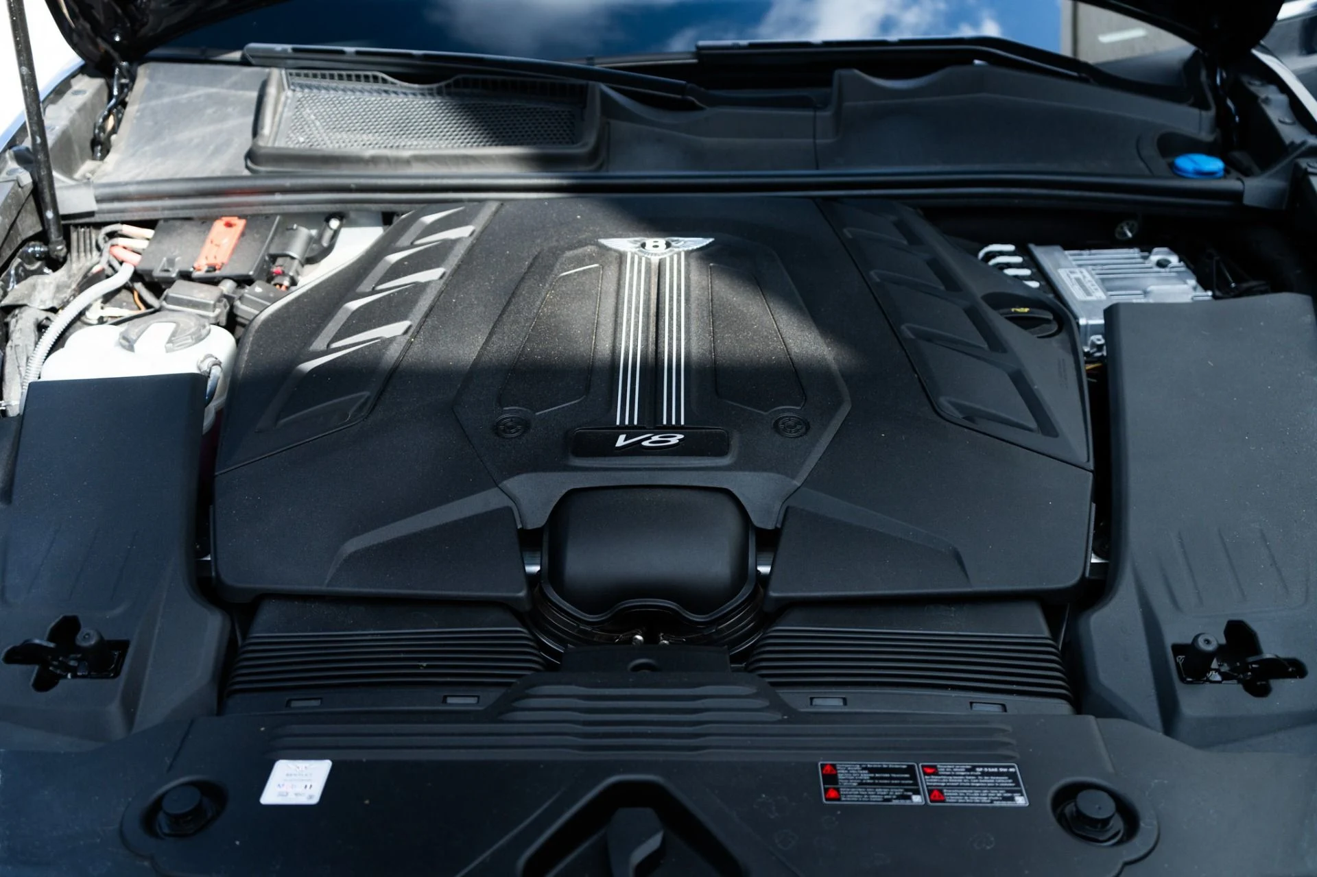 mph042_1921925150_Used_2024_Bentley_Bentayga_V8_1761672305_f0c77a3ad0