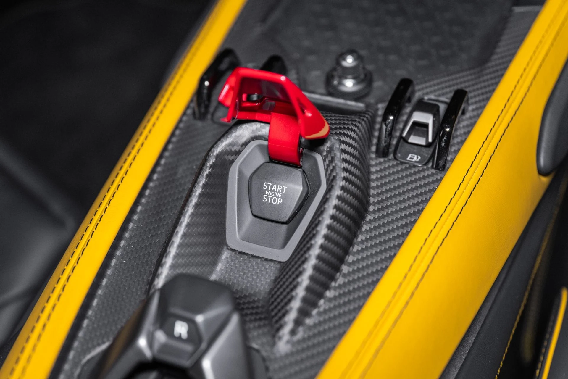 mph042_1938926492_Used_2024_Lamborghini_Revuelto_1761662610_ba73fe1dc9