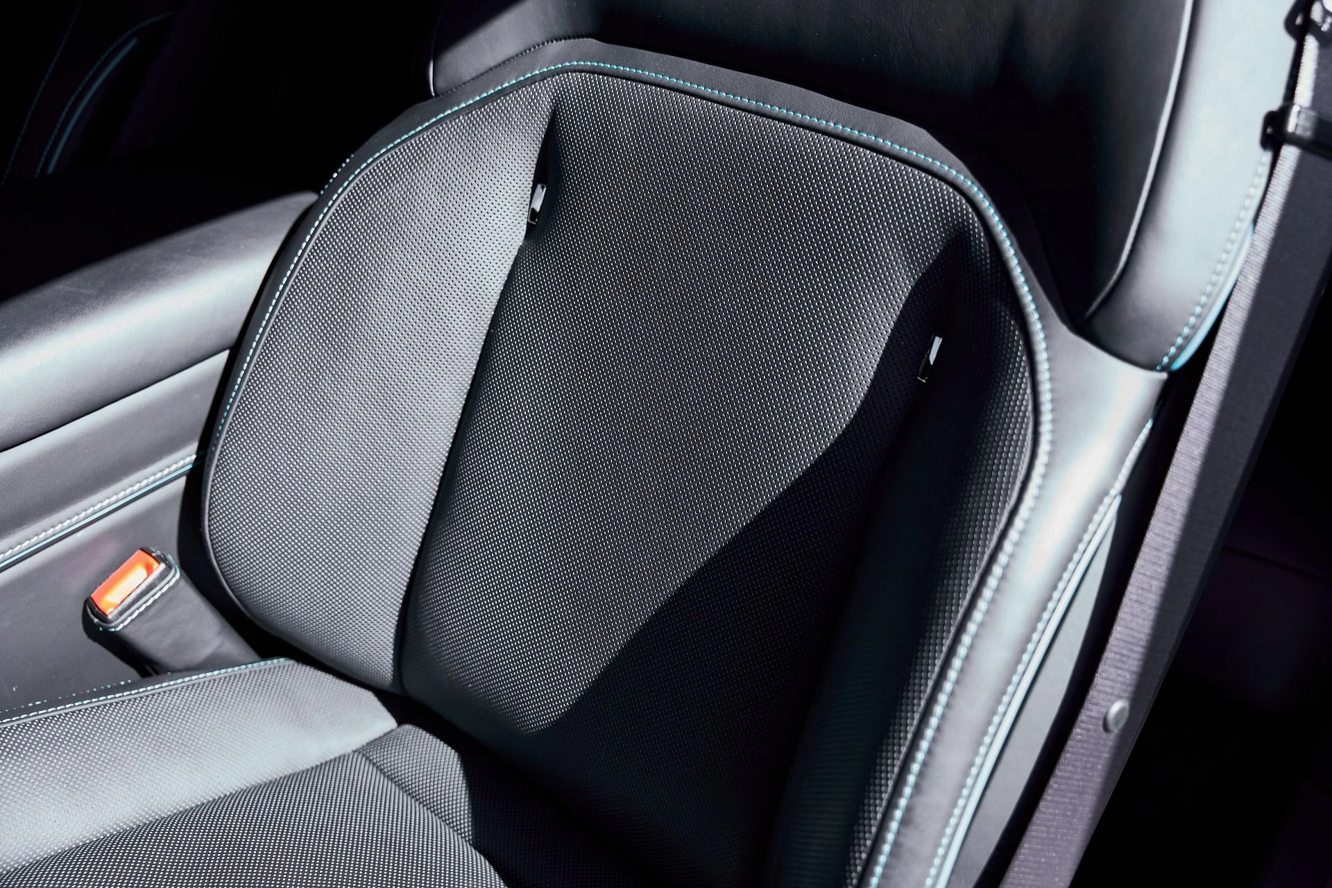 mph042_1940189034_Used_2025_Rolls_Royce_Spectre_Base_1771642467_4a44c9ca7a