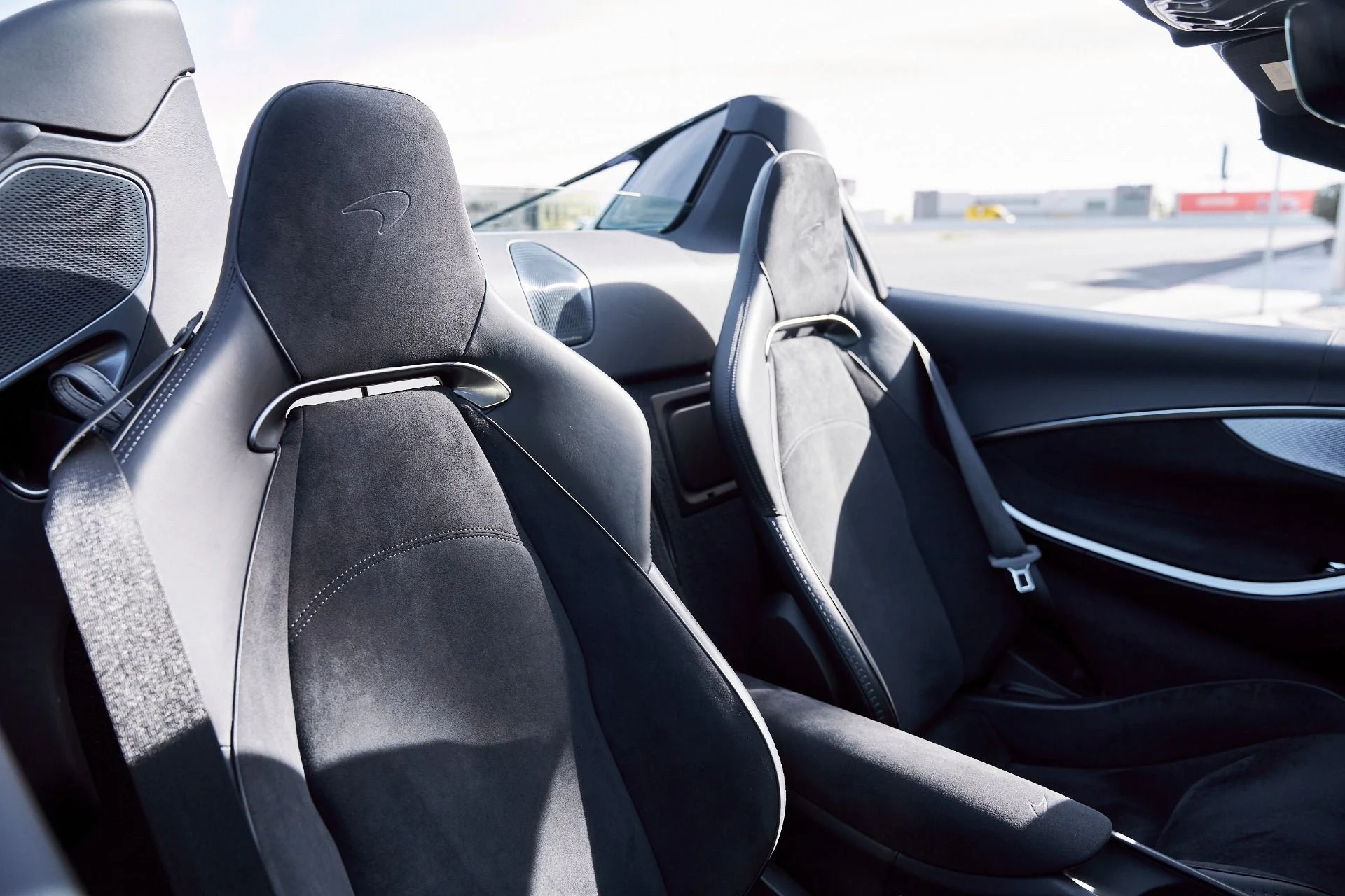 mph042_1942363117_Used_2025_Mc_Laren_Artura_1769567650_f6e5af6ff3