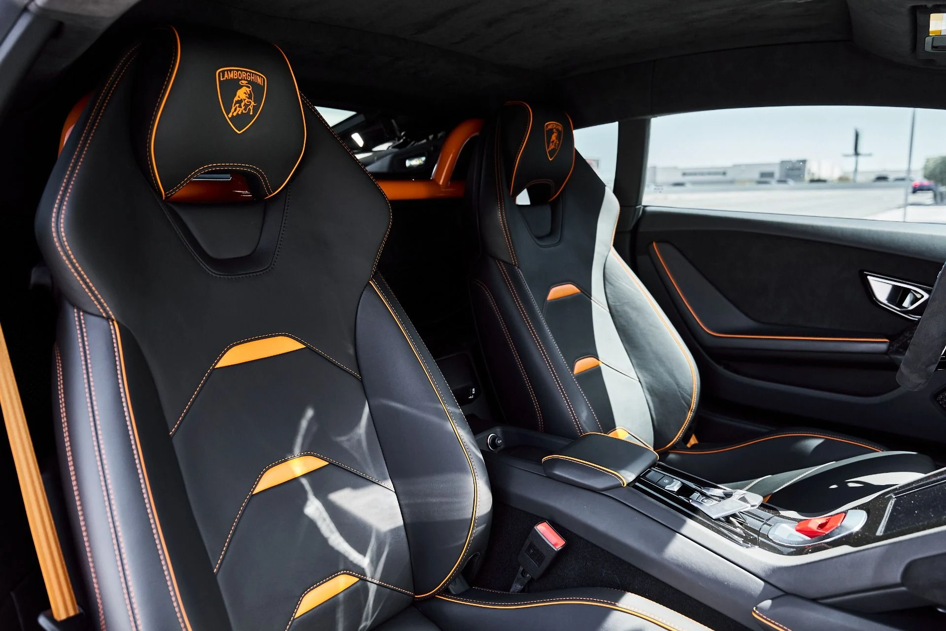 mph042_1950890905_Used_2020_Lamborghini_Huracan_EVO_Base_1777394836_388eddb2c9